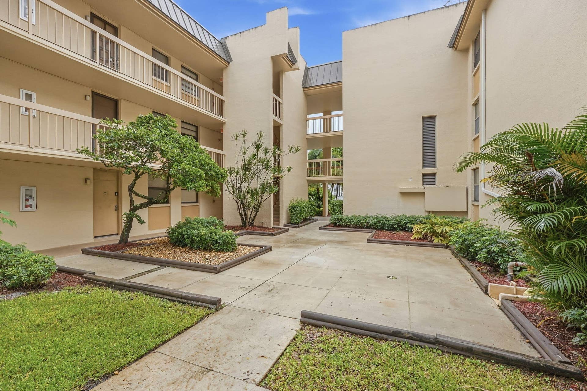 8425 Forest Hills Drive, #205, Coral Springs, FL 33065 38-web-or-mls-8425_Forest_Hills_Drive_Un