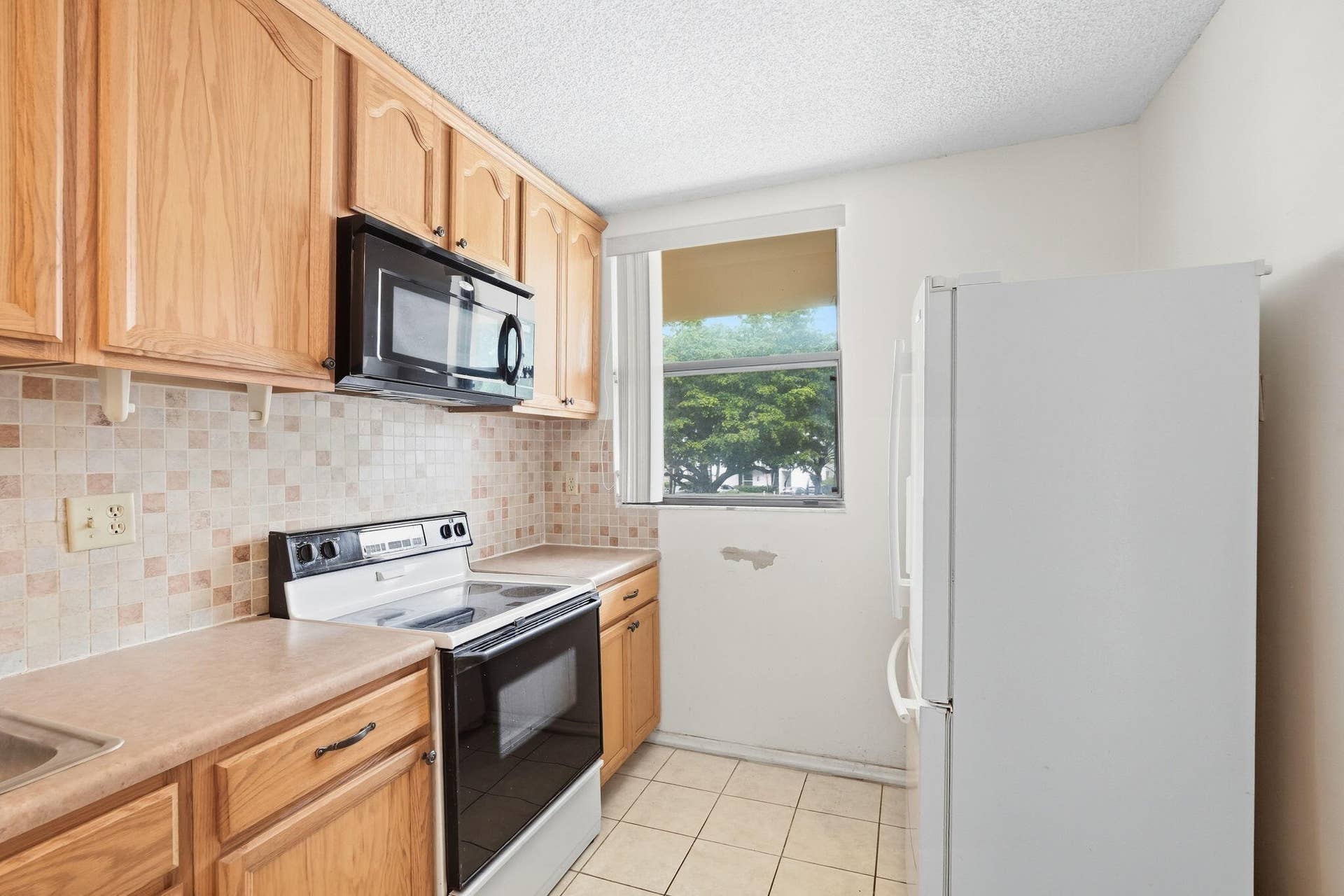 8425 Forest Hills Drive, #205, Coral Springs, FL 33065 24-web-or-mls-8425_Forest_Hills_Drive_Un