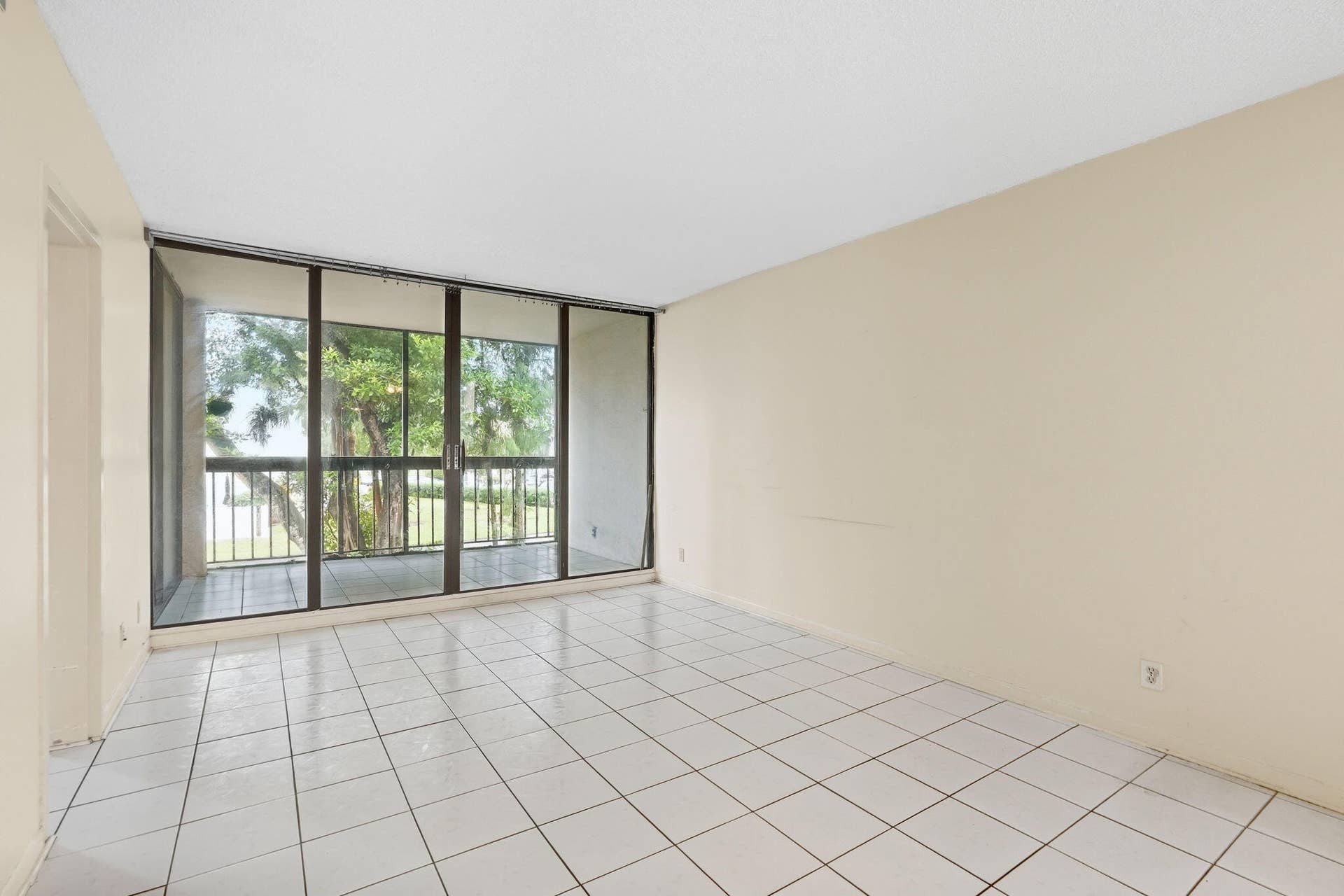 8425 Forest Hills Drive, #205, Coral Springs, FL 33065 17-web-or-mls-8425_Forest_Hills_Drive_Un