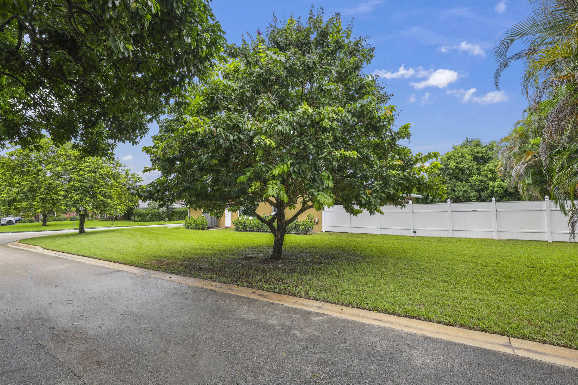 992 NW 83RD Drive, Coral Springs, FL 33071 992 NW 83rd Dr - 4-FULL.jpg-FULL