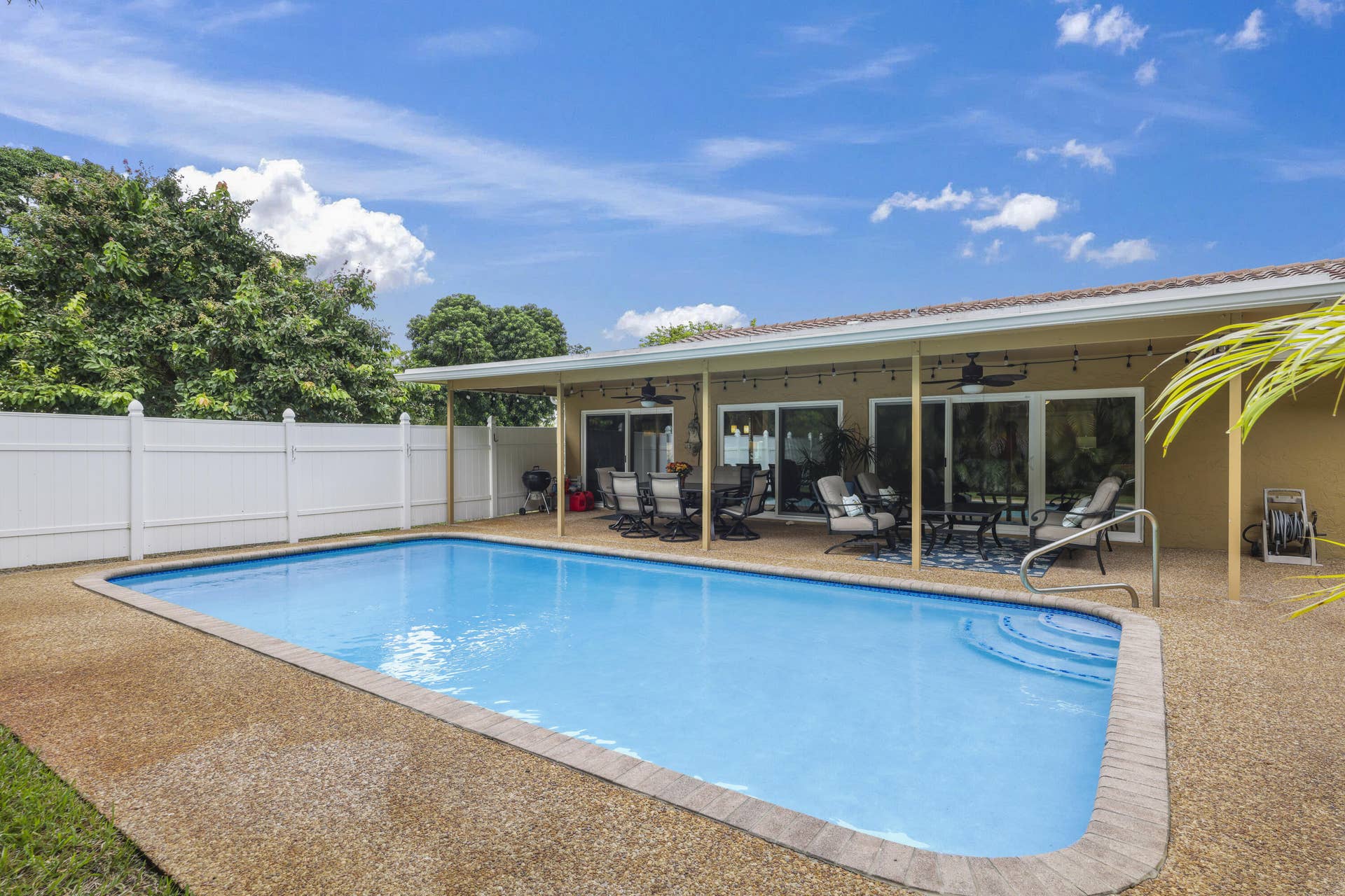992 NW 83RD Drive, Coral Springs, FL 33071 992 NW 83rd Dr - 36.jpg-FULL