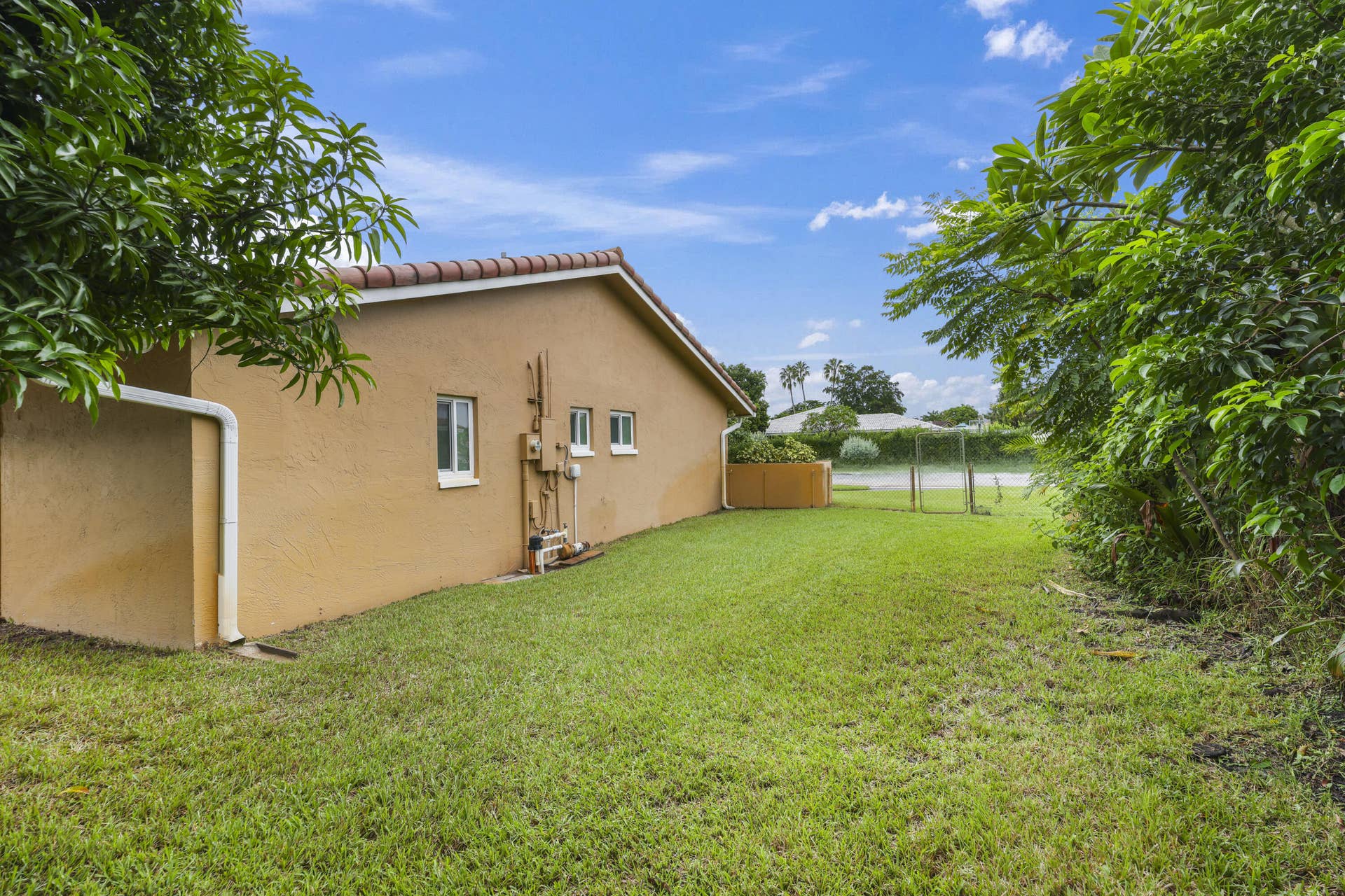 992 NW 83RD Drive, Coral Springs, FL 33071 992 NW 83rd Dr - 44.jpg-FULL
