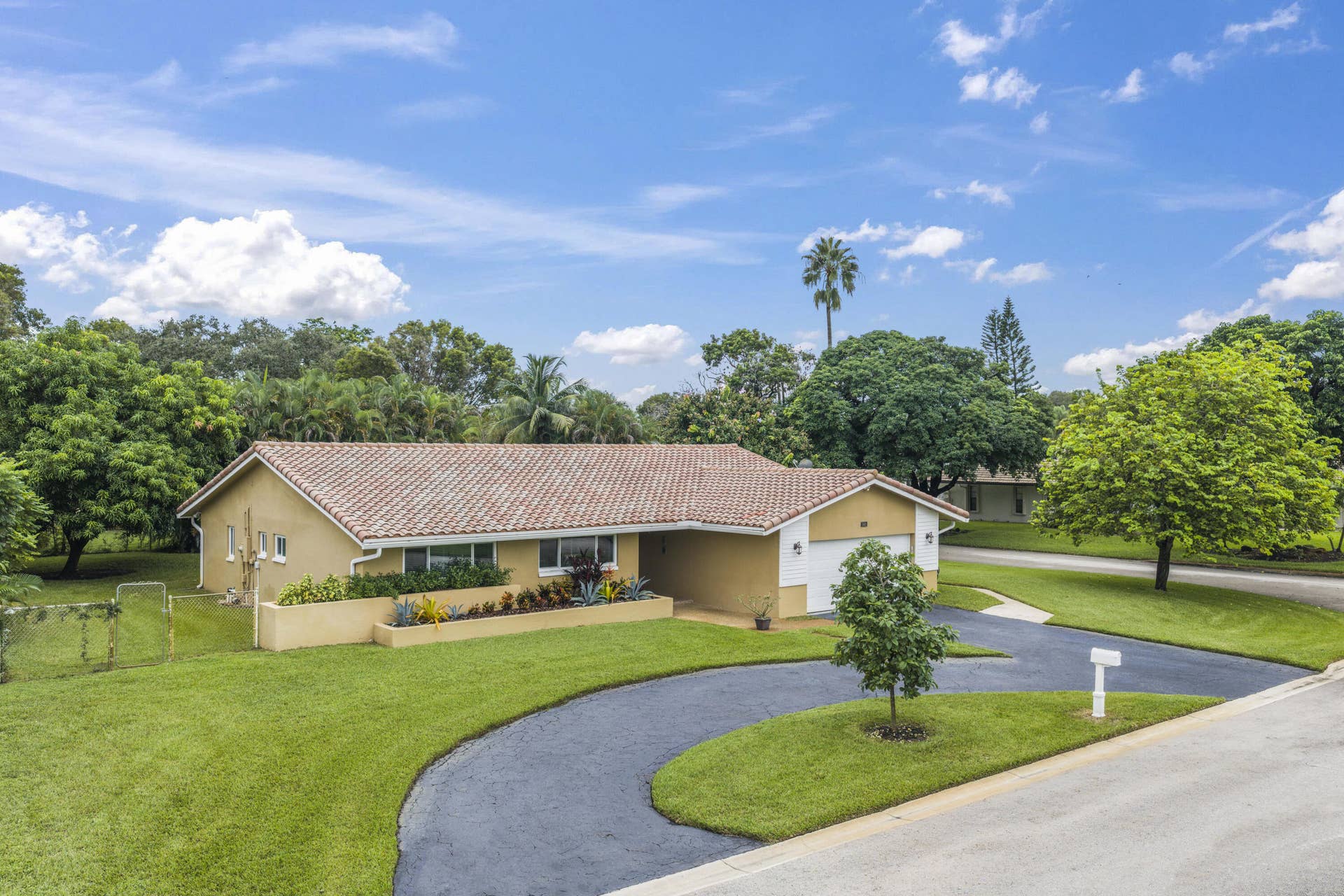 992 NW 83RD Drive, Coral Springs, FL 33071 992 NW 83rd Dr - 65-FULL.jpg-FULL