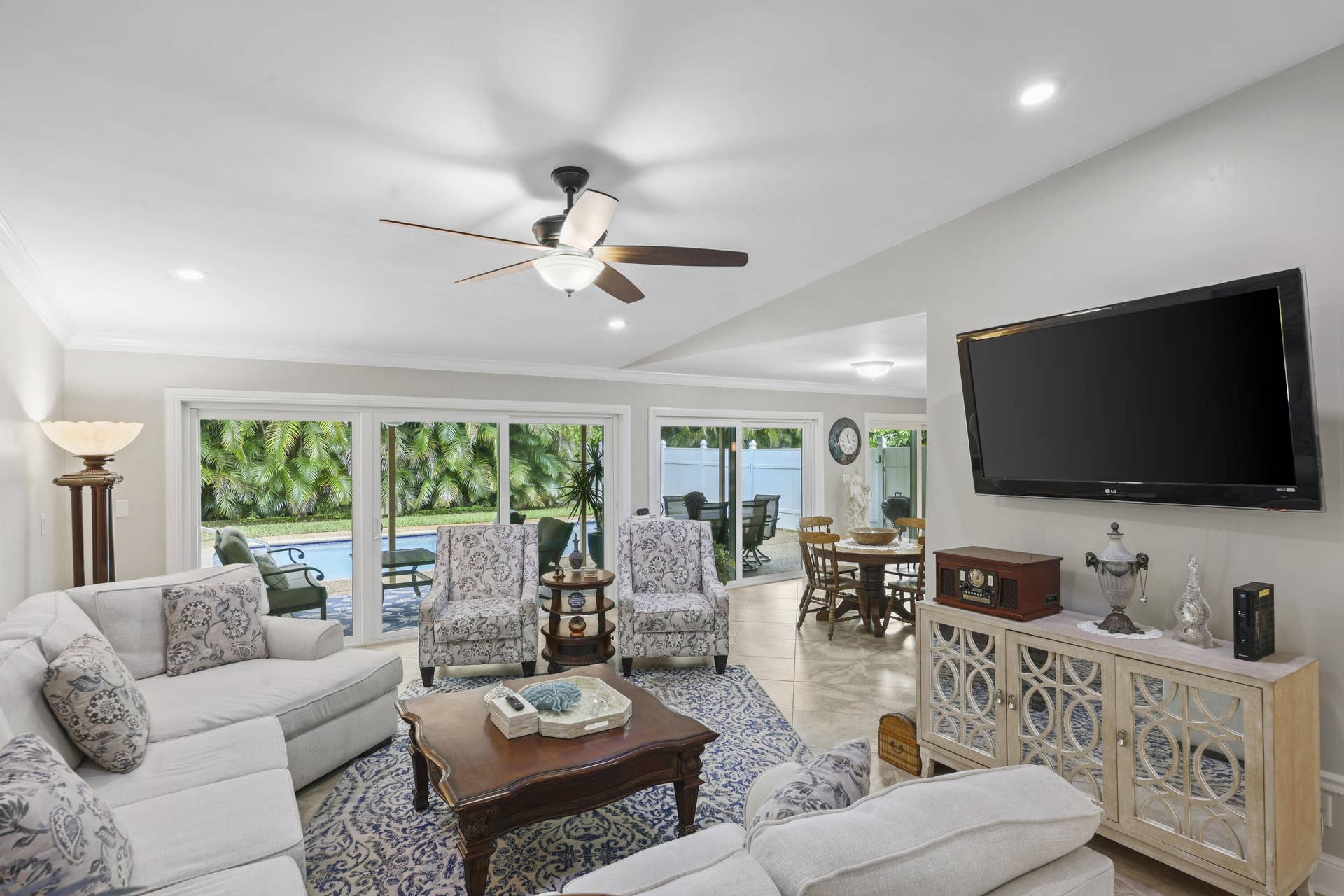 992 NW 83RD Drive, Coral Springs, FL 33071 992 NW 83rd Dr - 13.jpg-FULL