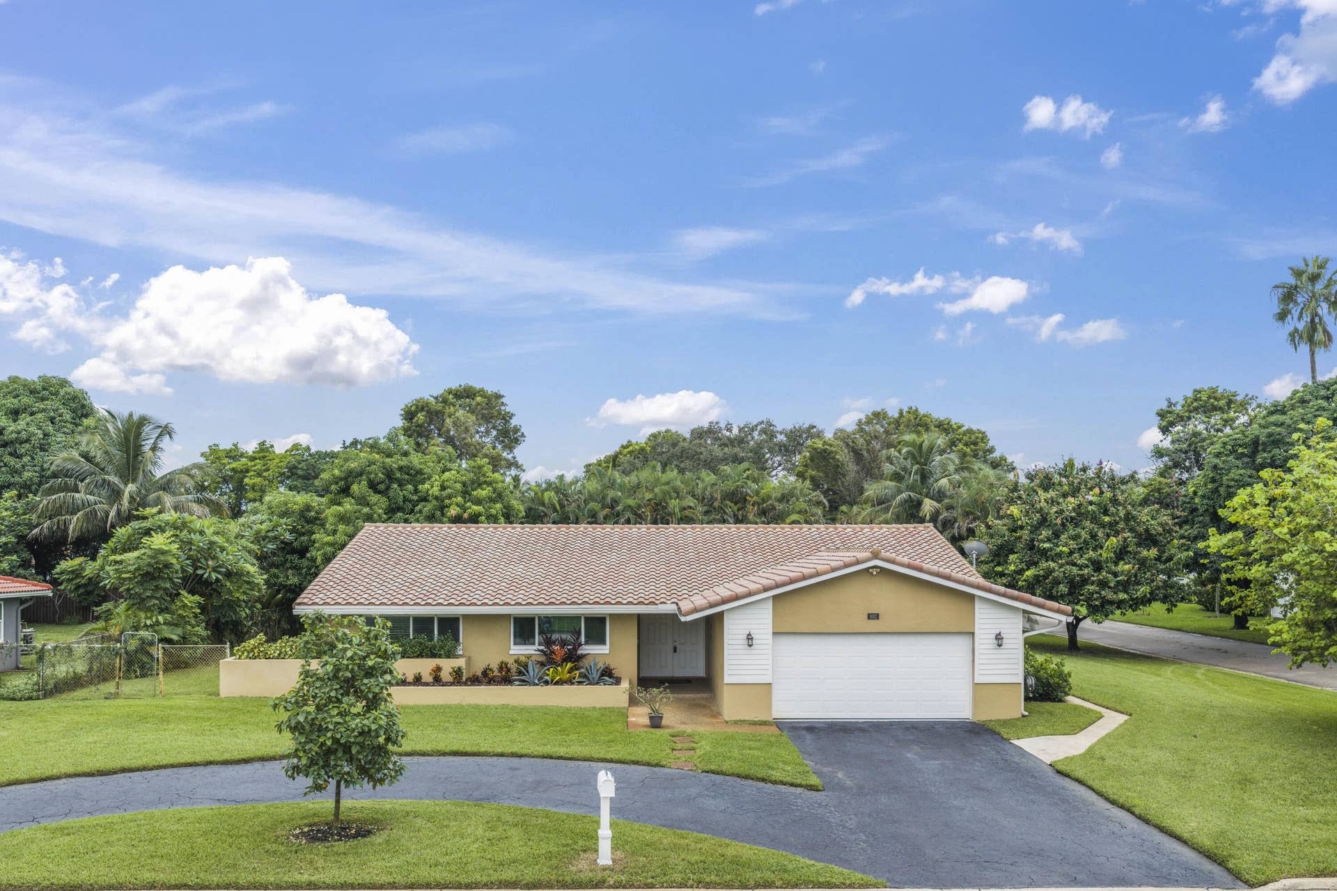 992 NW 83RD Drive, Coral Springs, FL 33071 992 NW 83rd Dr - 64-FULL.jpg-FULL
