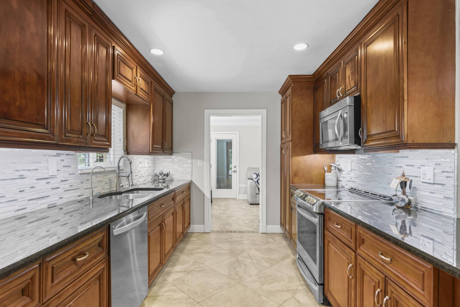 992 NW 83RD Drive, Coral Springs, FL 33071 992 NW 83rd Dr - 21.jpg-FULL