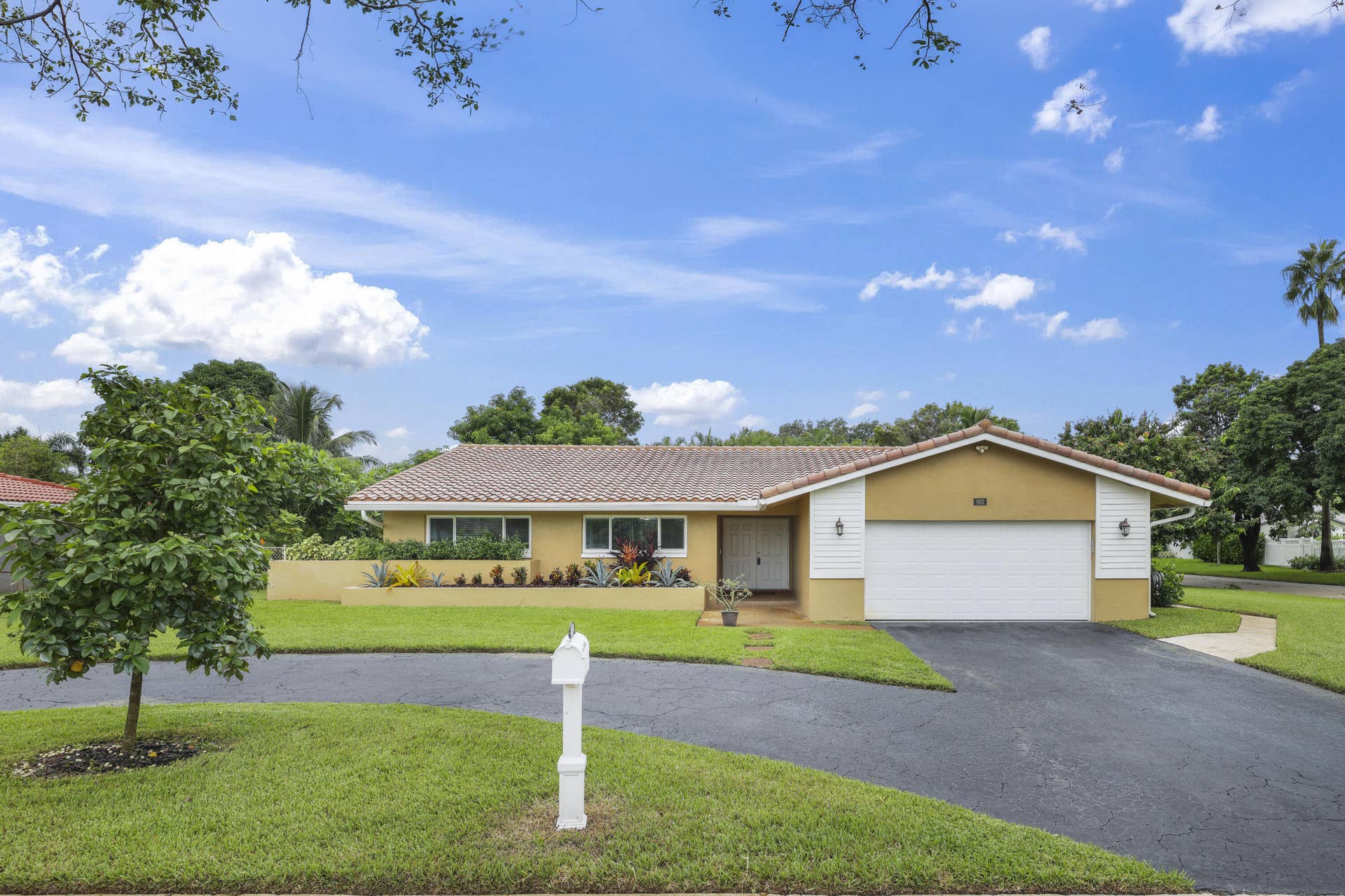 992 NW 83RD Drive, Coral Springs, FL 33071 992 NW 83rd Dr - 1.jpg-FULL