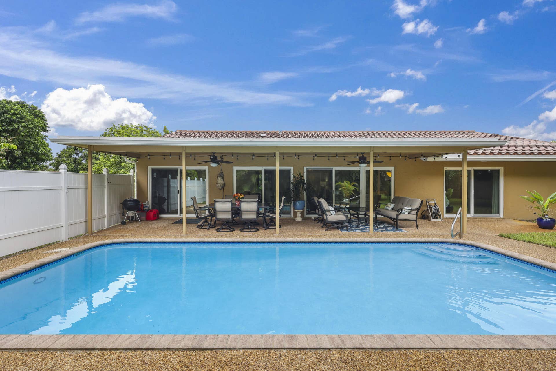 992 NW 83RD Drive, Coral Springs, FL 33071 992 NW 83rd Dr - 35.jpg-FULL
