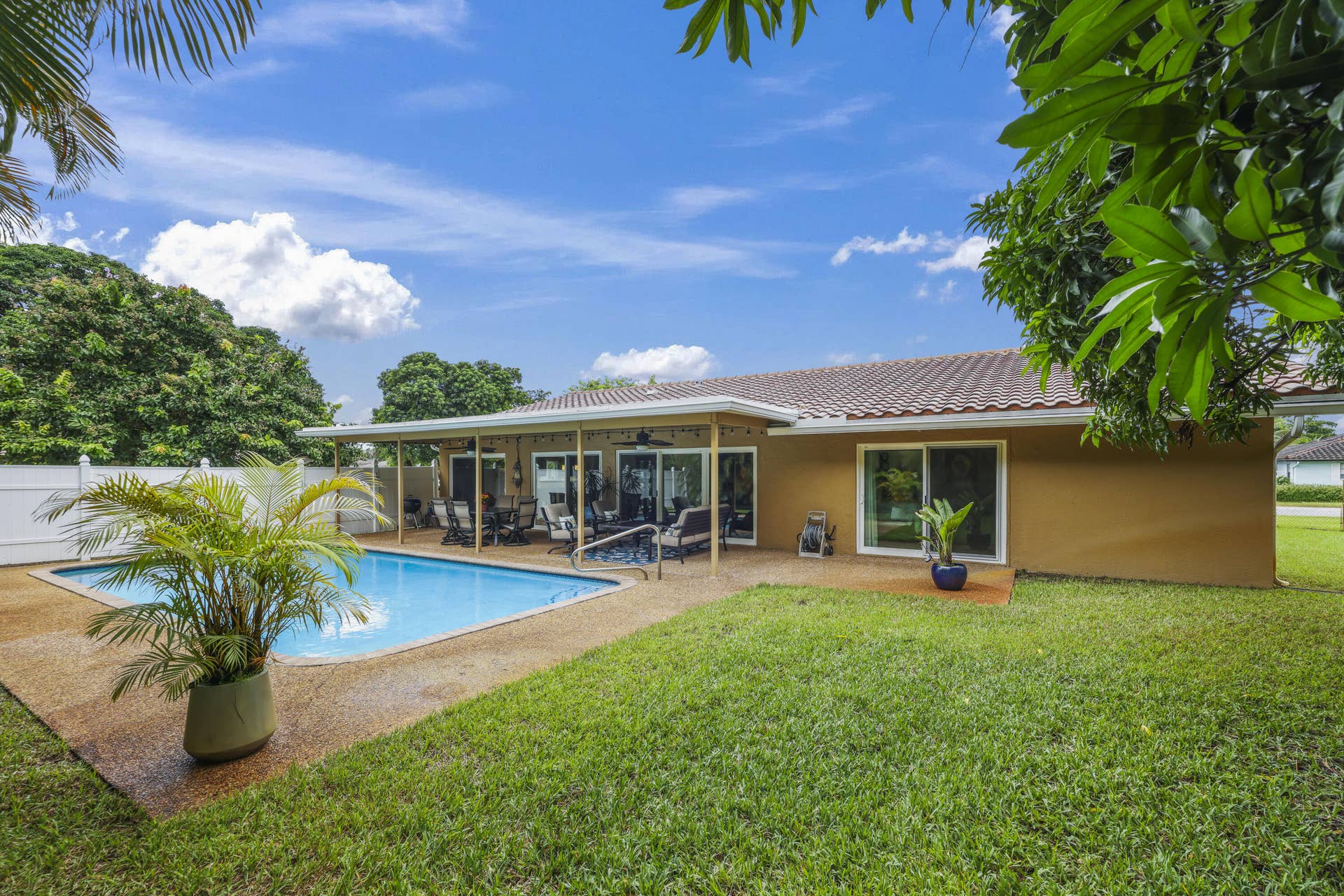 992 NW 83RD Drive, Coral Springs, FL 33071 992 NW 83rd Dr - 38.jpg-FULL