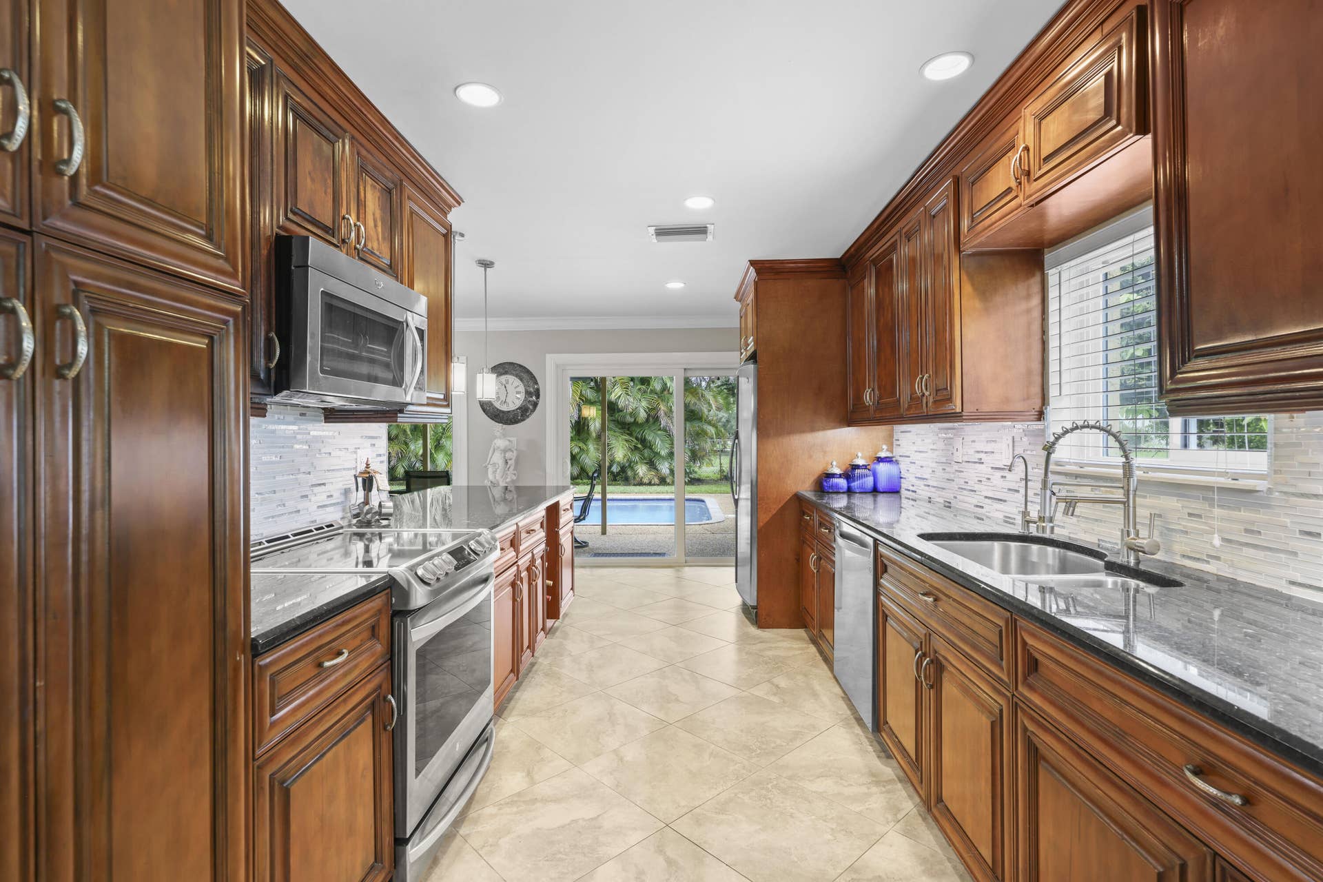 992 NW 83RD Drive, Coral Springs, FL 33071 992 NW 83rd Dr - 24.jpg-FULL