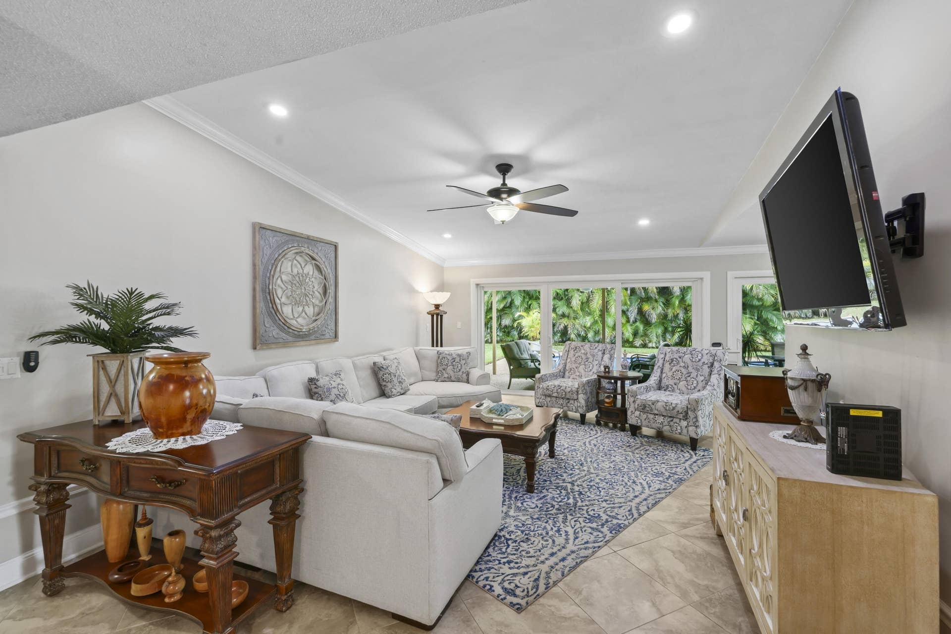 992 NW 83RD Drive, Coral Springs, FL 33071 992 NW 83rd Dr - 11.jpg-FULL