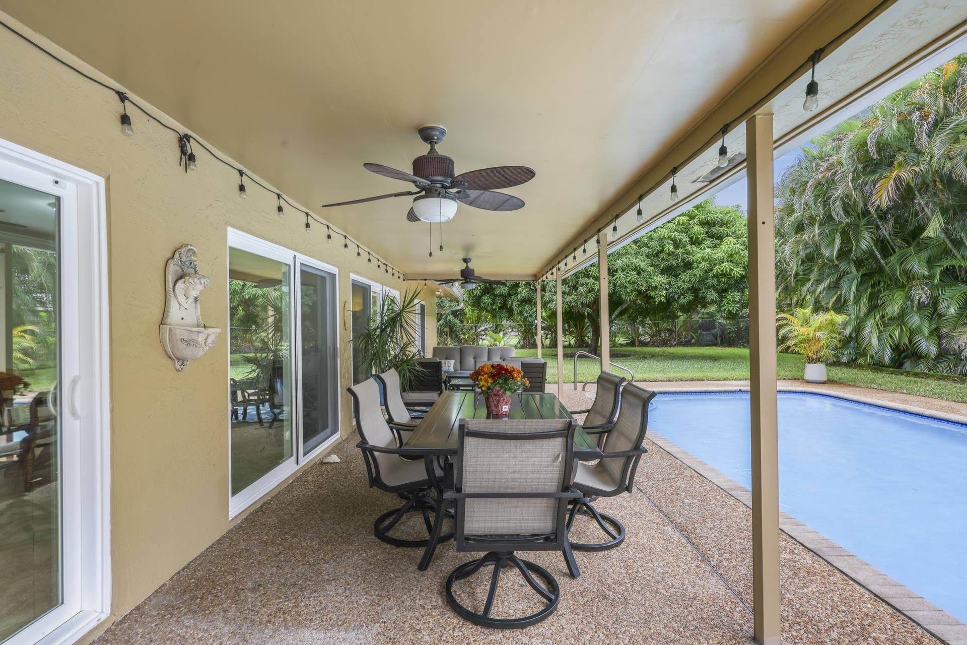 992 NW 83RD Drive, Coral Springs, FL 33071 992 NW 83rd Dr - 32.jpg-FULL