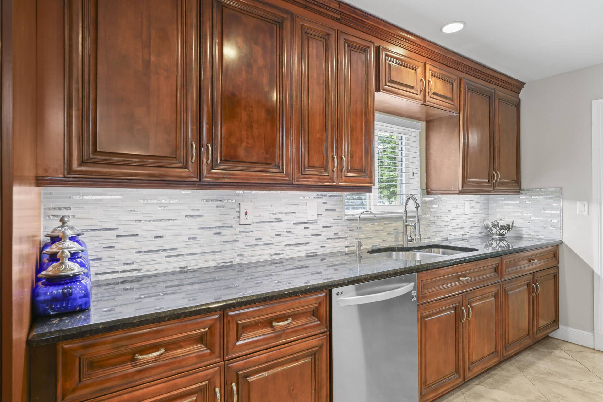 992 NW 83RD Drive, Coral Springs, FL 33071 992 NW 83rd Dr - 22.jpg-FULL
