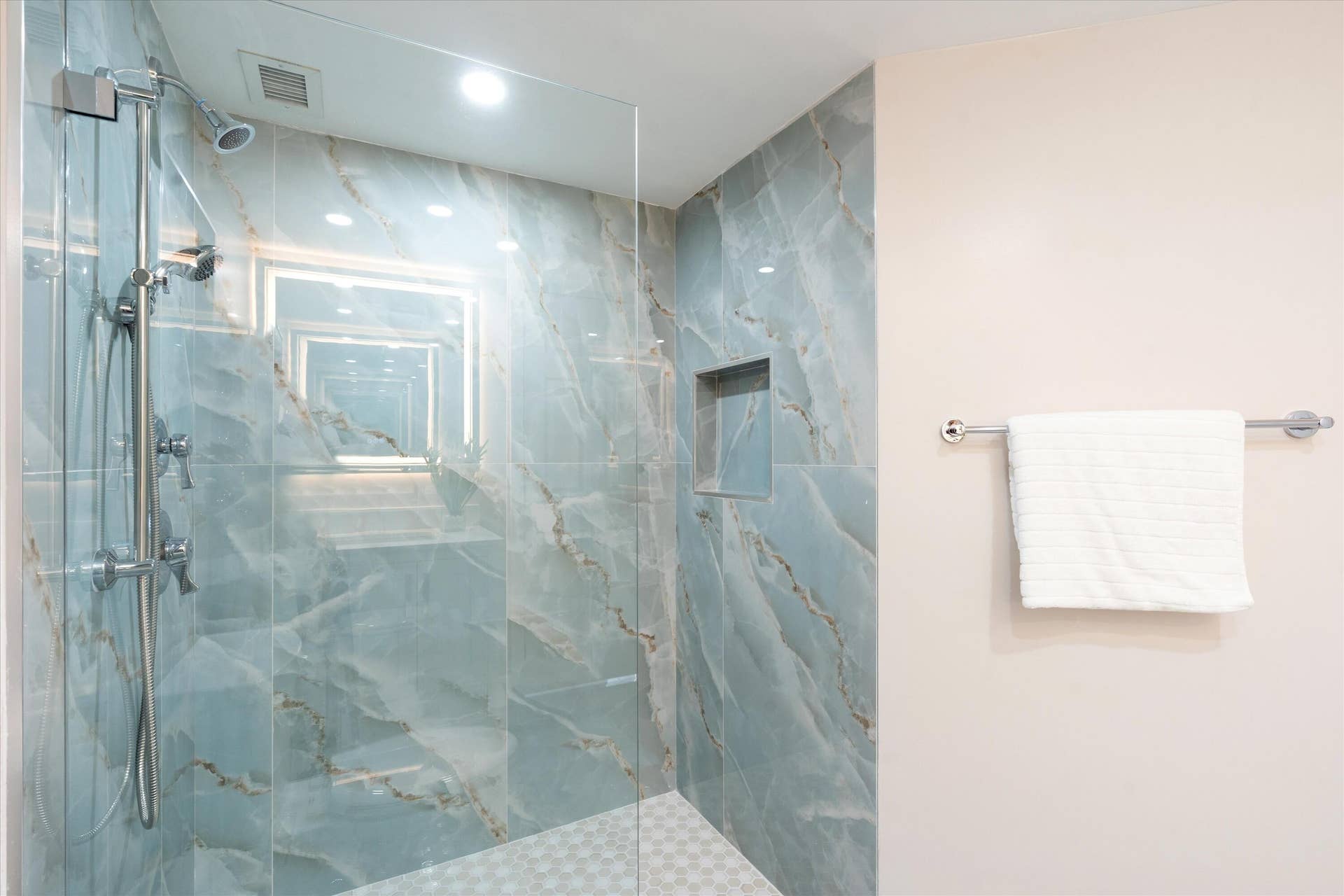 19-2200 NE 33rd Ave #2J Ft. Lauderdale,