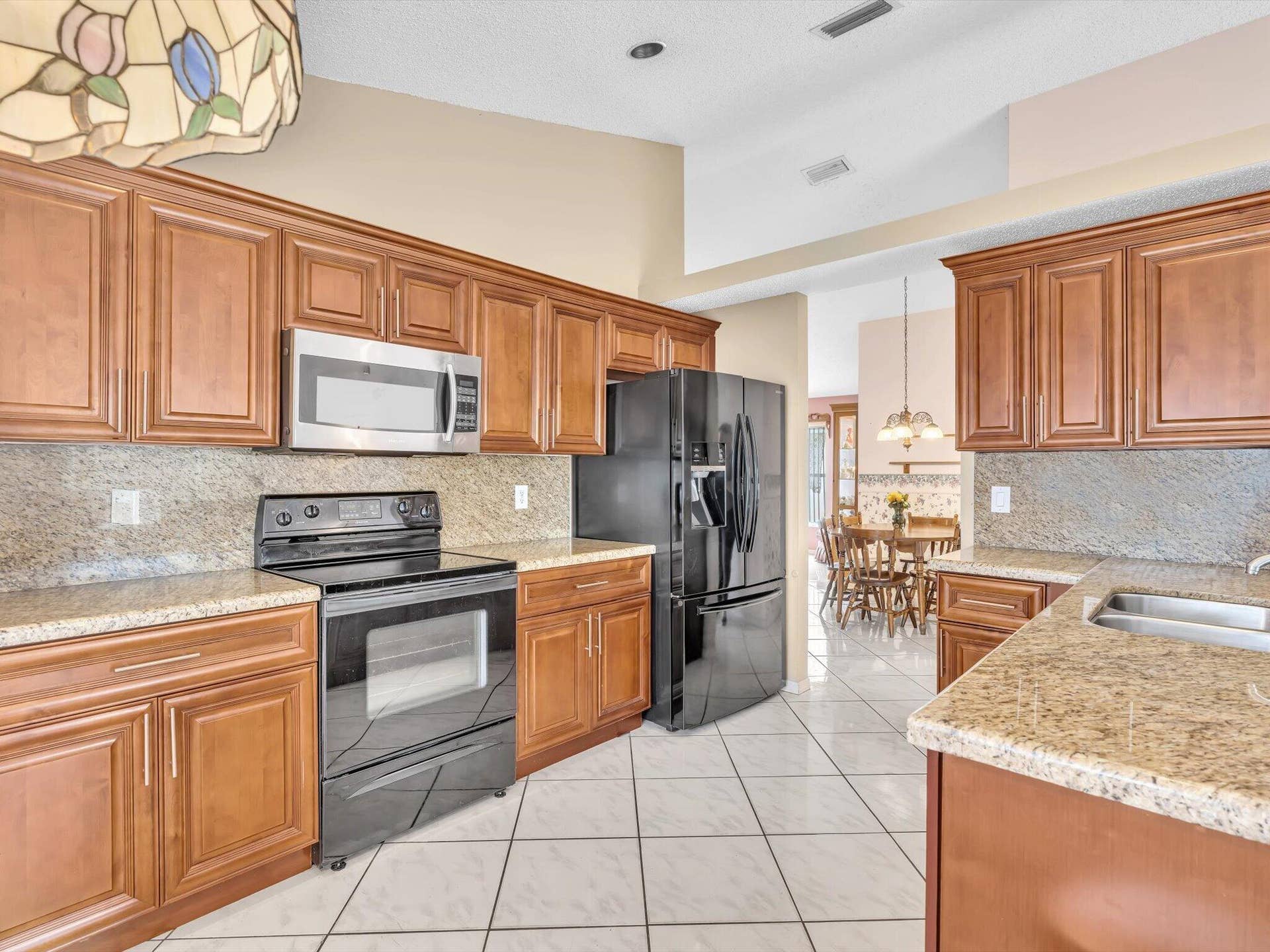12535 SW 7th Place, Davie, FL 33325 kitchen