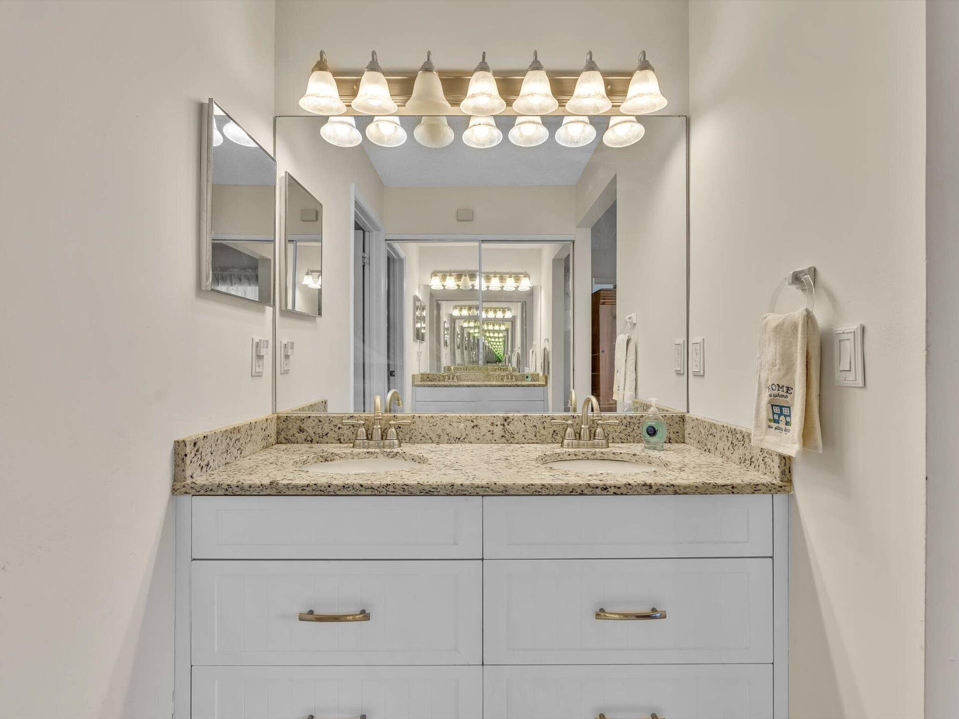 12535 SW 7th Place, Davie, FL 33325 vanity