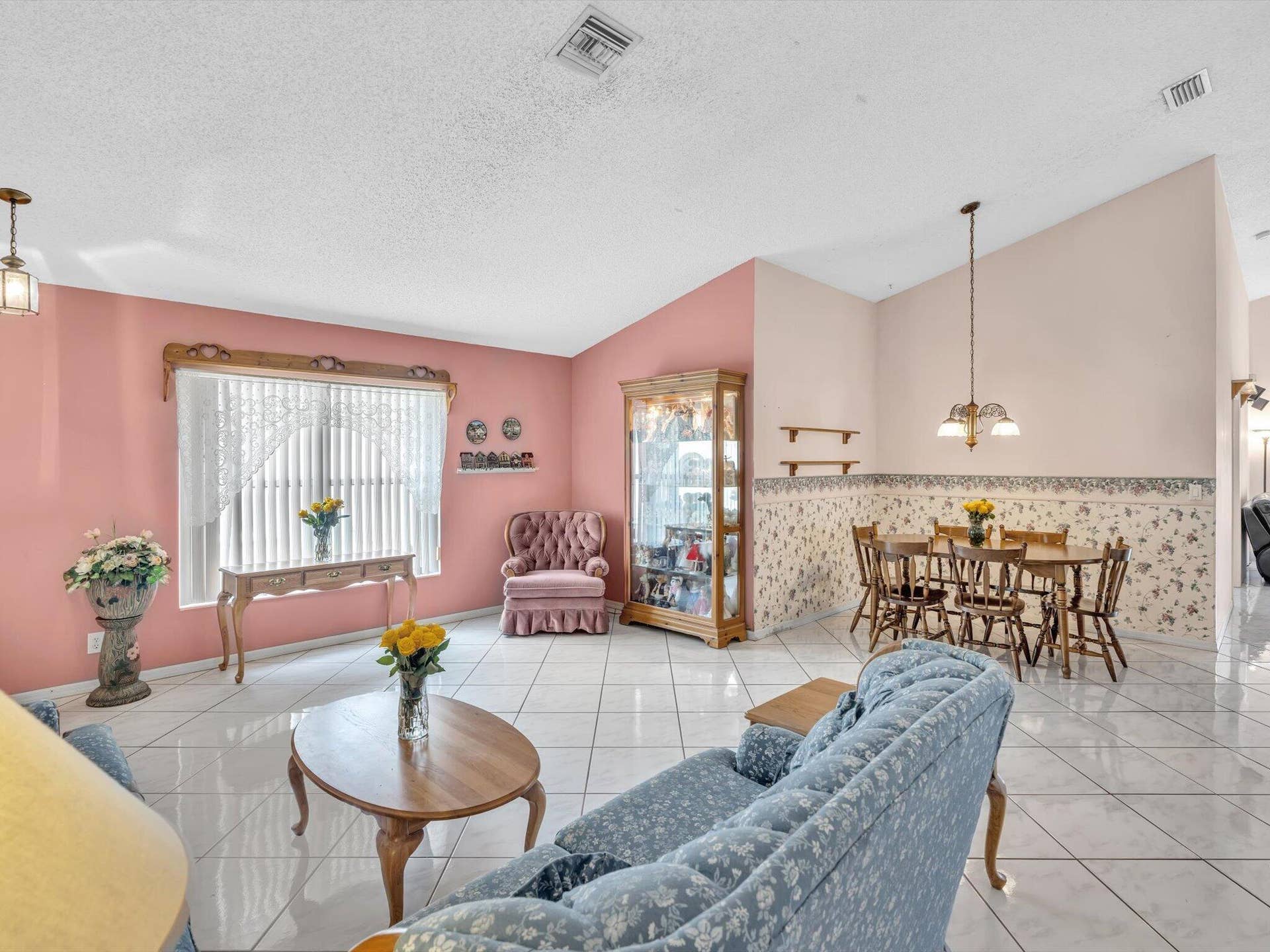 12535 SW 7th Place, Davie, FL 33325 front room