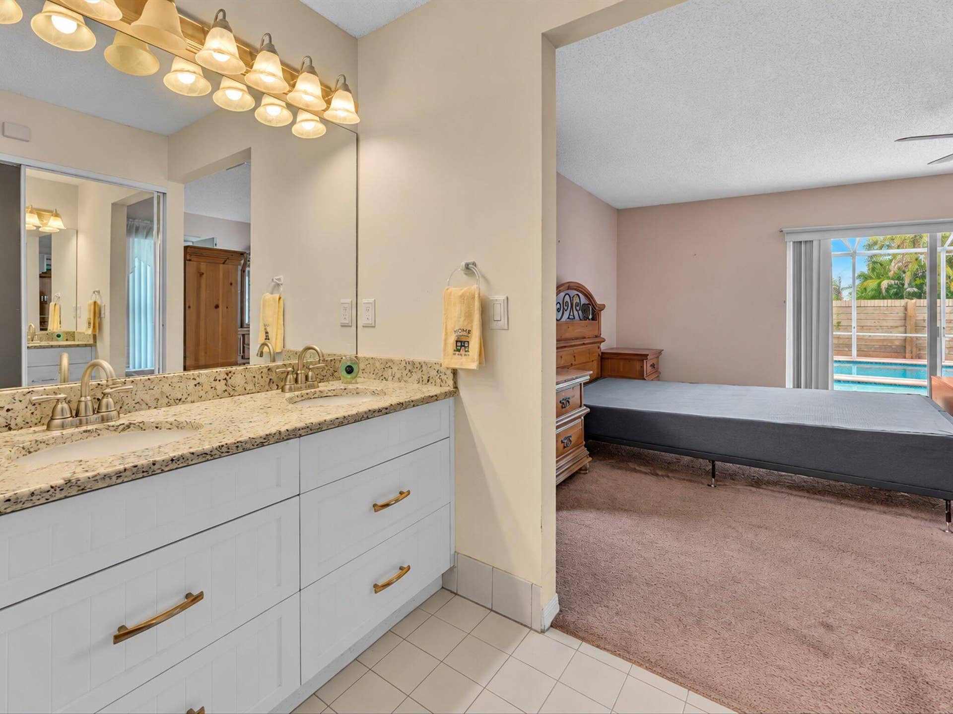 12535 SW 7th Place, Davie, FL 33325 vanity