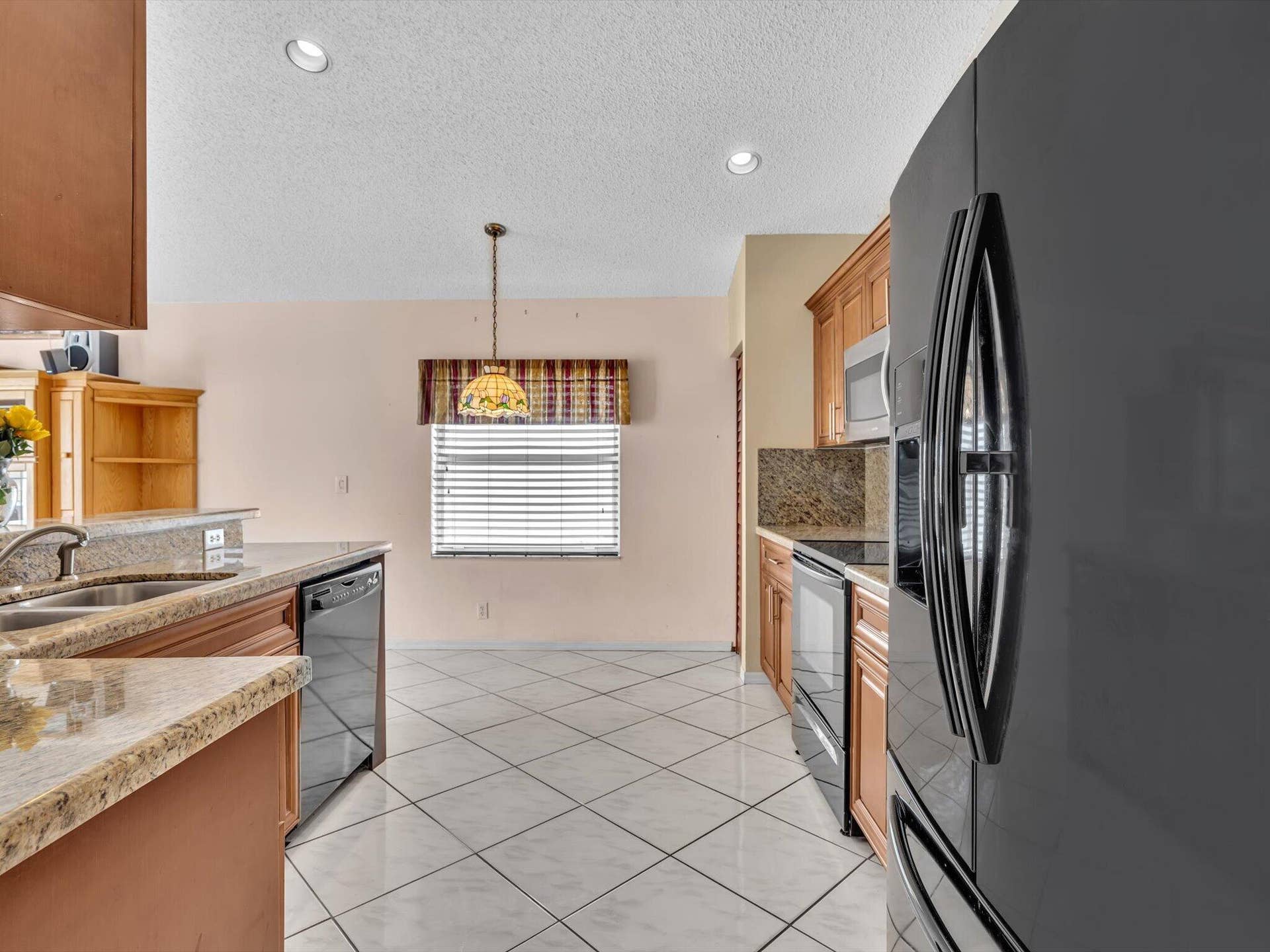 12535 SW 7th Place, Davie, FL 33325 kitchen