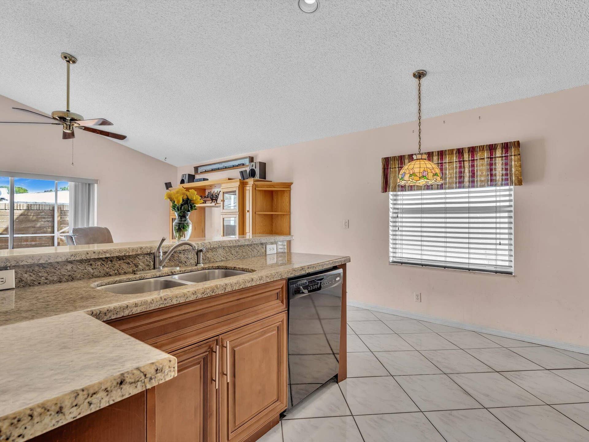 12535 SW 7th Place, Davie, FL 33325 kitchen