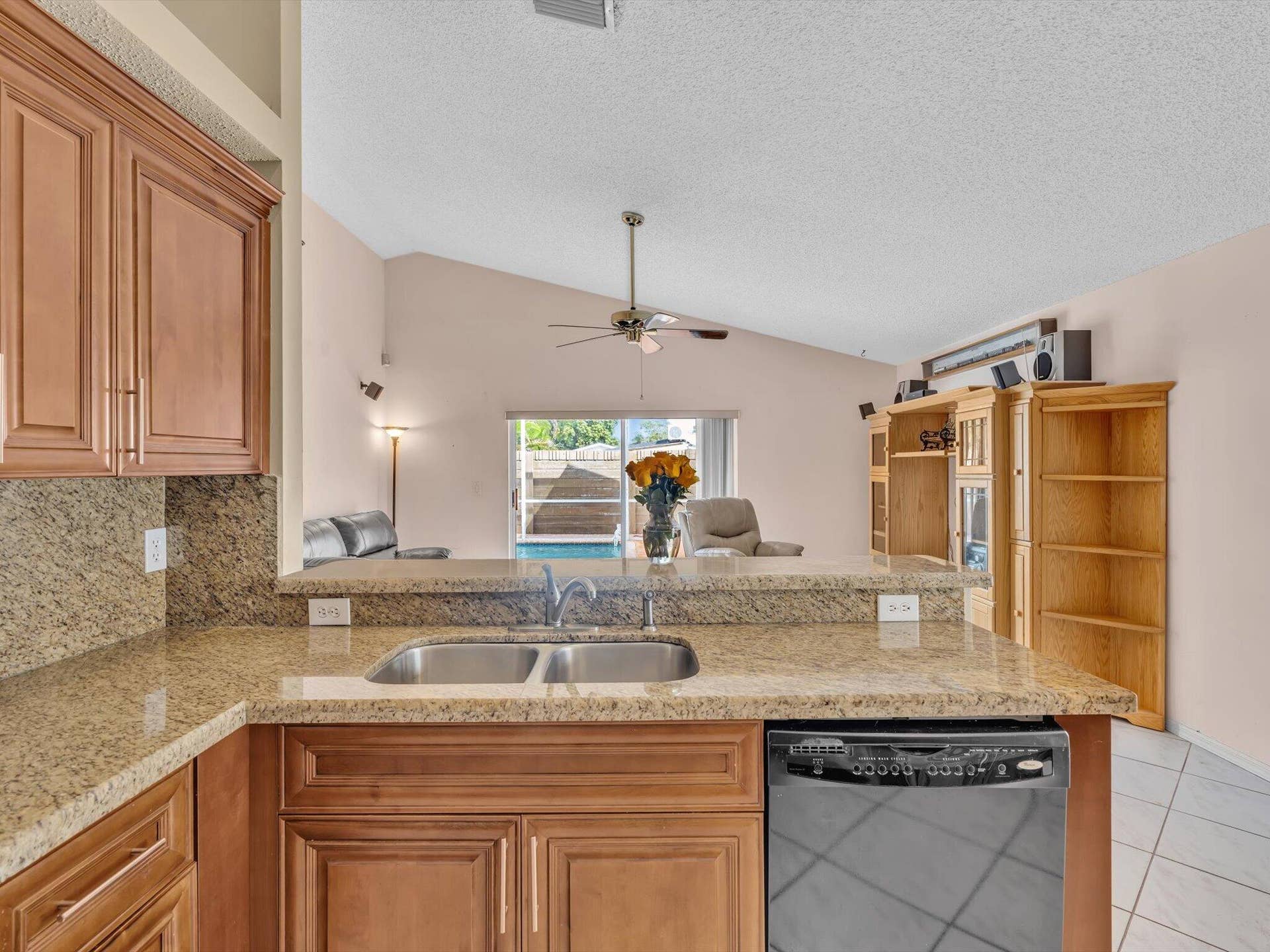 12535 SW 7th Place, Davie, FL 33325 kitchen