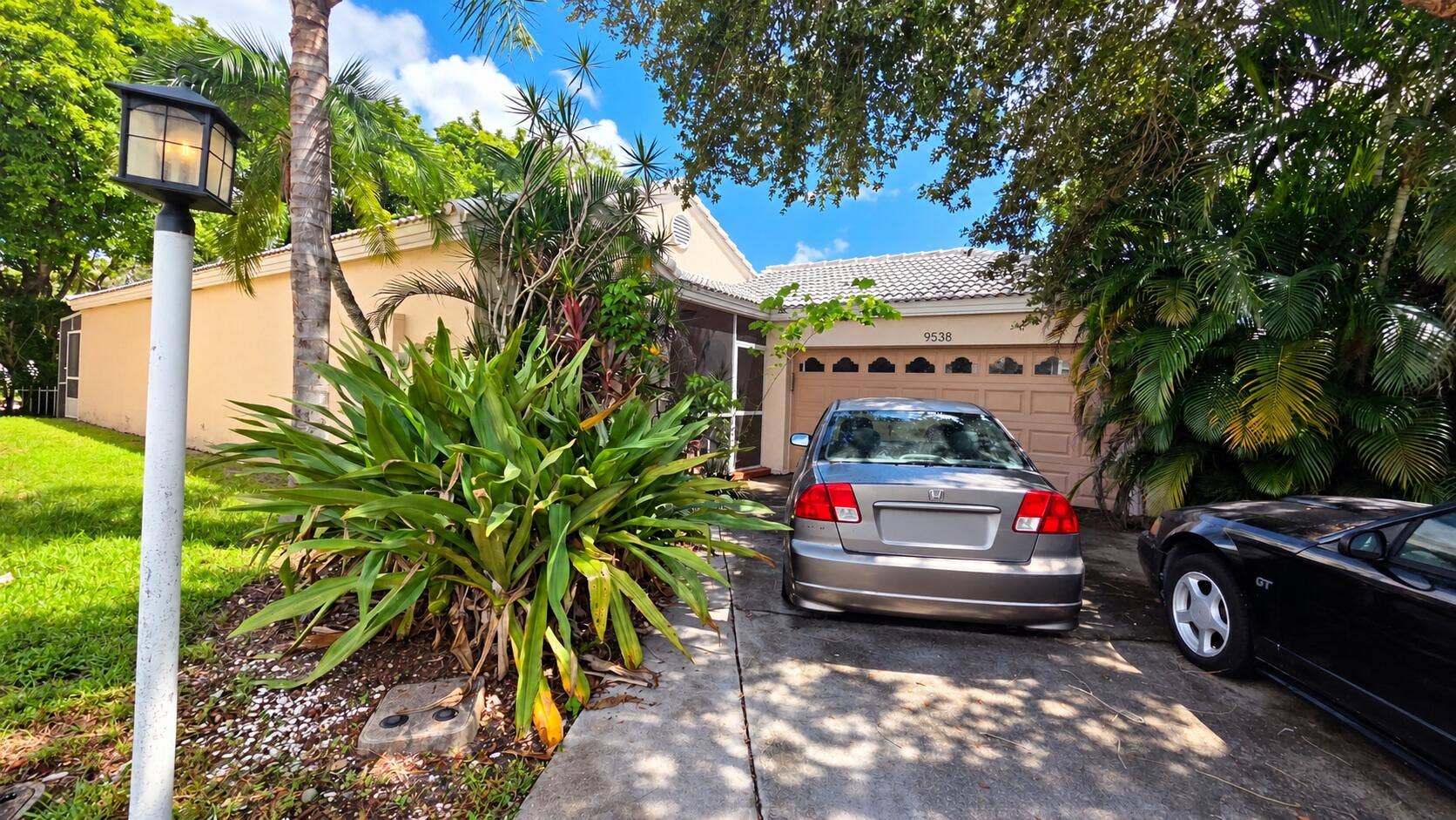 9538 NW 8th Circle, Plantation, FL 33324 FRONT