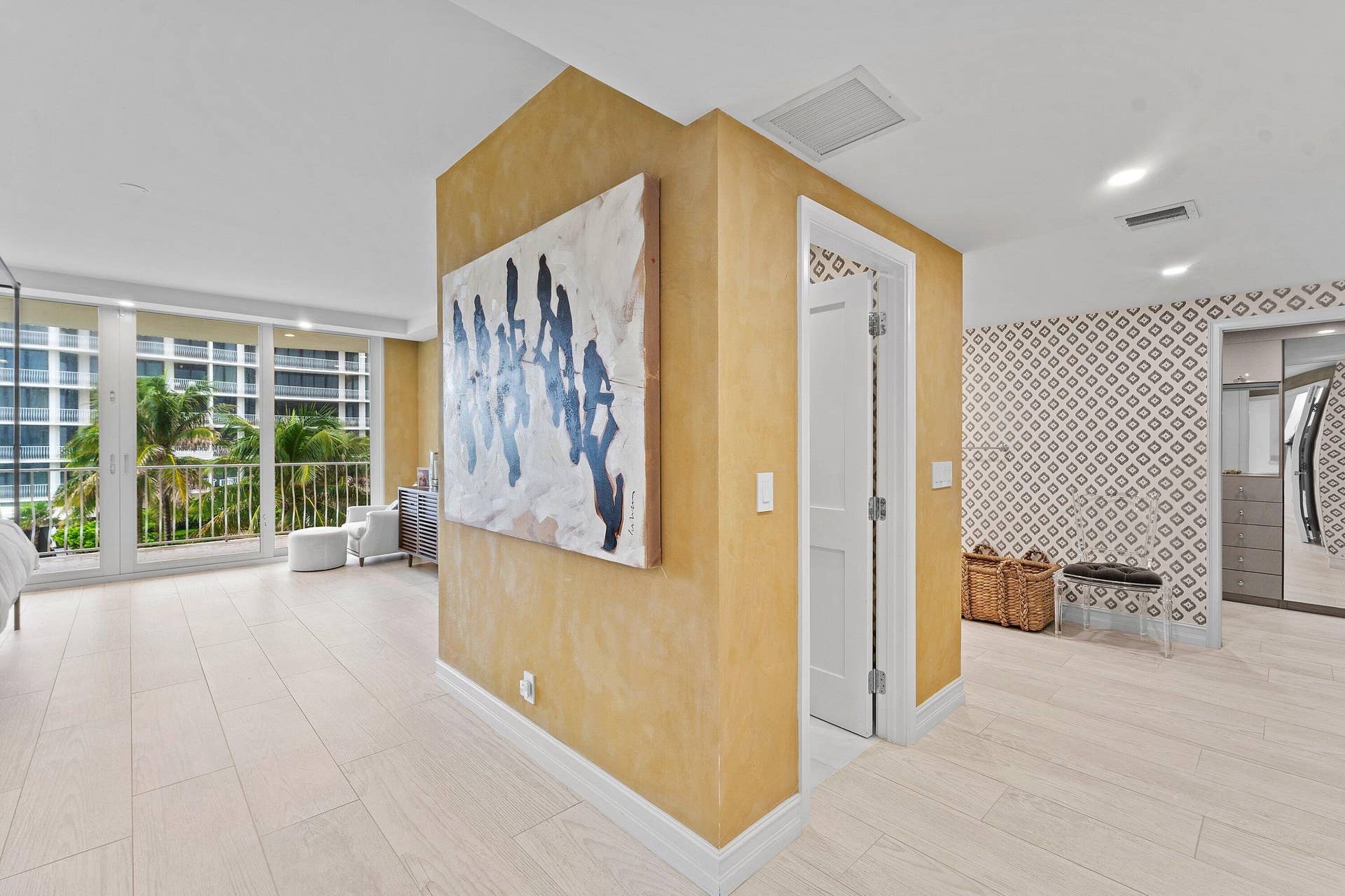 2000 S OCEAN Boulevard, #204S, Palm Beach, FL 33480 PRIMARY