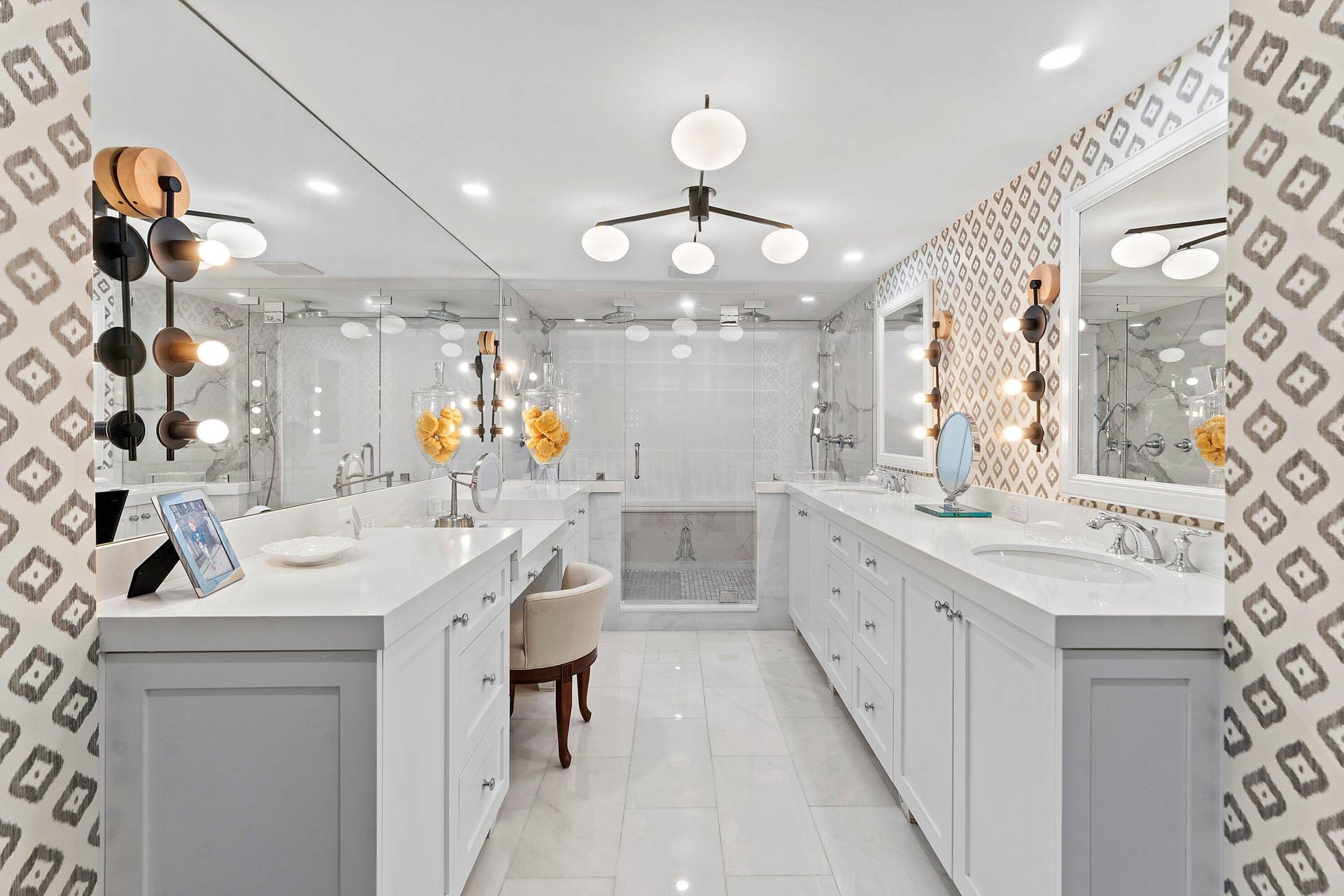 2000 S OCEAN Boulevard, #204S, Palm Beach, FL 33480 PRIMARY BATH
