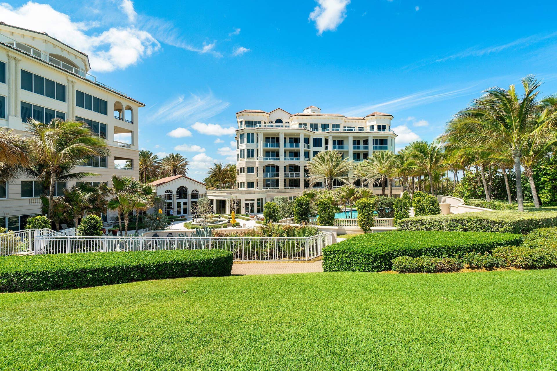 Palm Beach, Palm Beach, FL 33480 Grounds