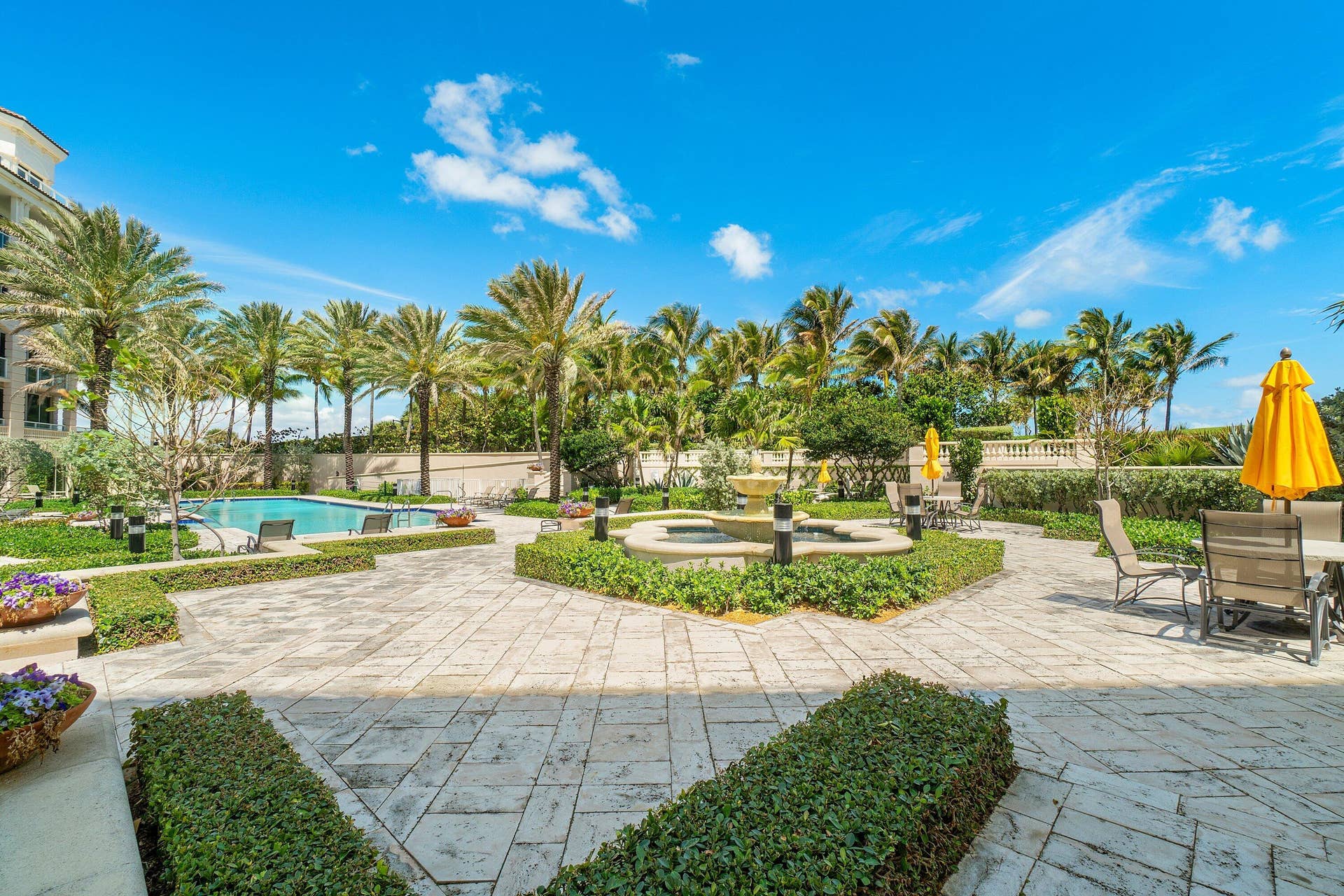 Palm Beach, Palm Beach, FL 33480 Grounds