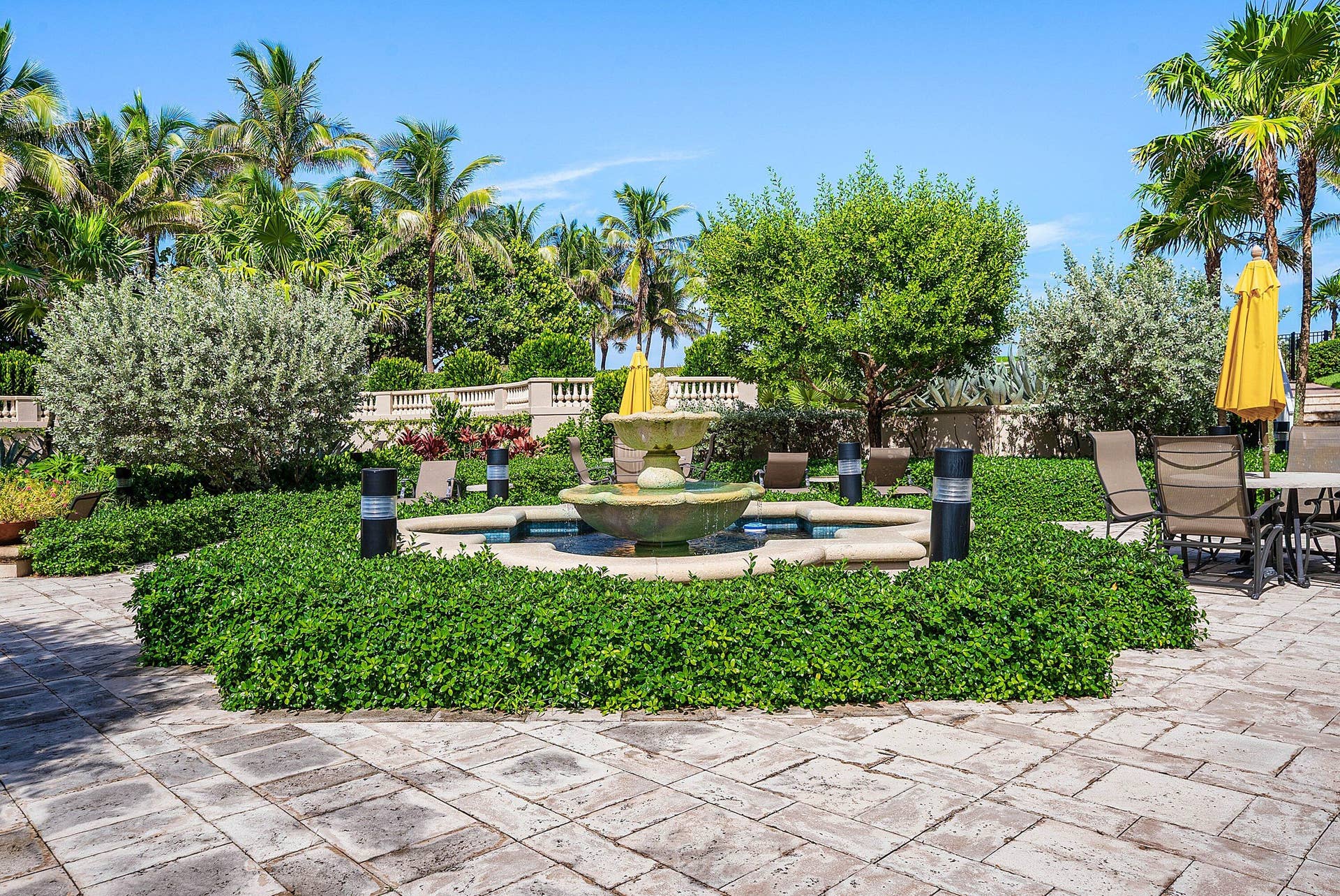 Palm Beach, Palm Beach, FL 33480 Grounds