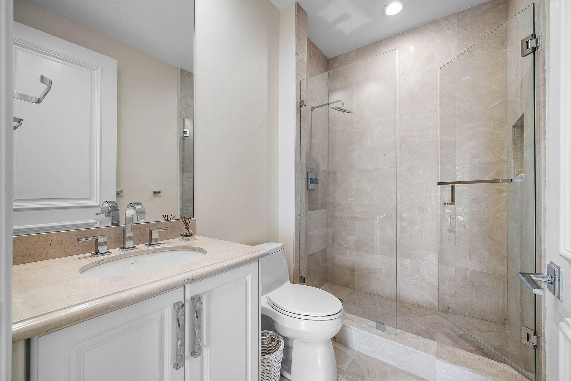 Palm Beach, Palm Beach, FL 33480 Third Bath