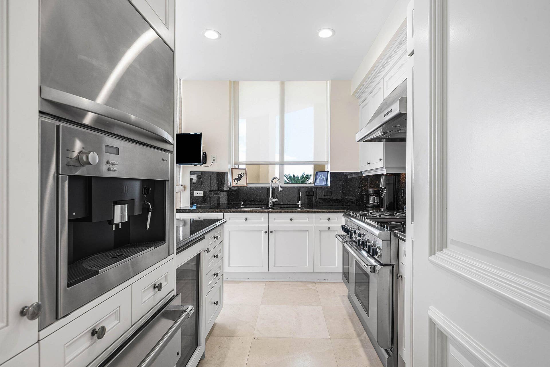 3000 S OCEAN Boulevard, #402, Palm Beach, FL 33480 Kitchen