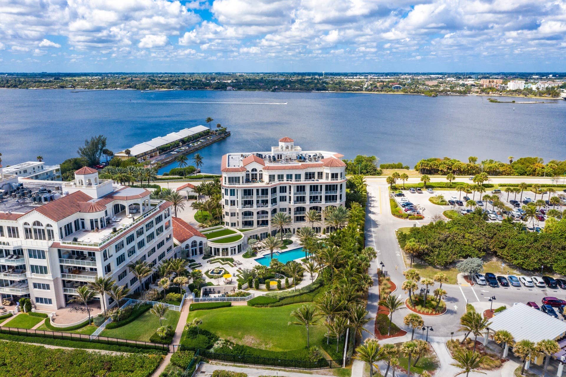 3000 S OCEAN Boulevard, #402, Palm Beach, FL 33480 Intracoastal