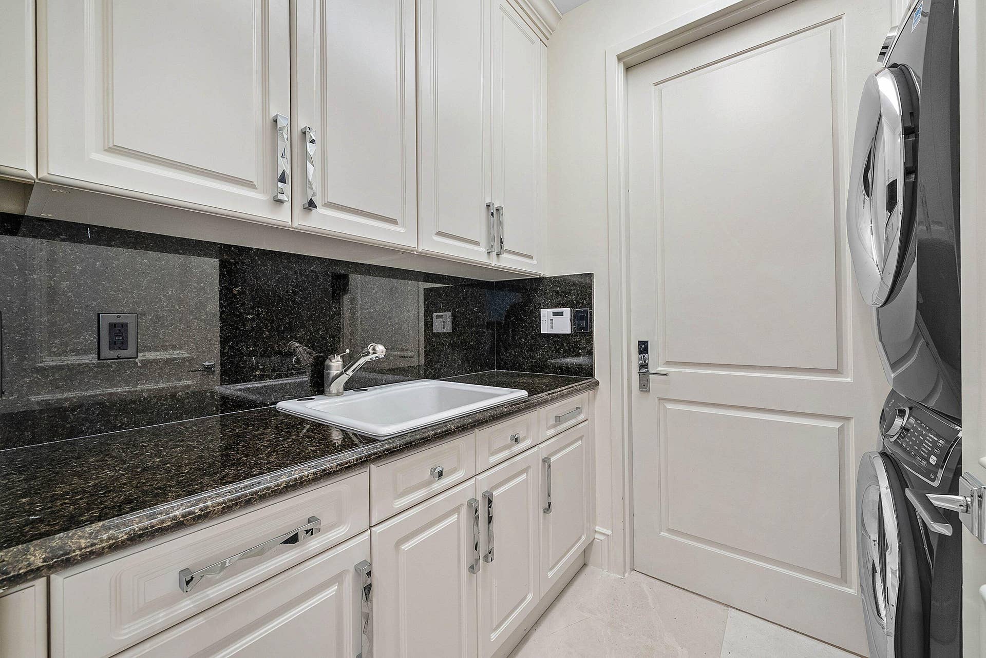 3000 S OCEAN Boulevard, #402, Palm Beach, FL 33480 Laundry Room