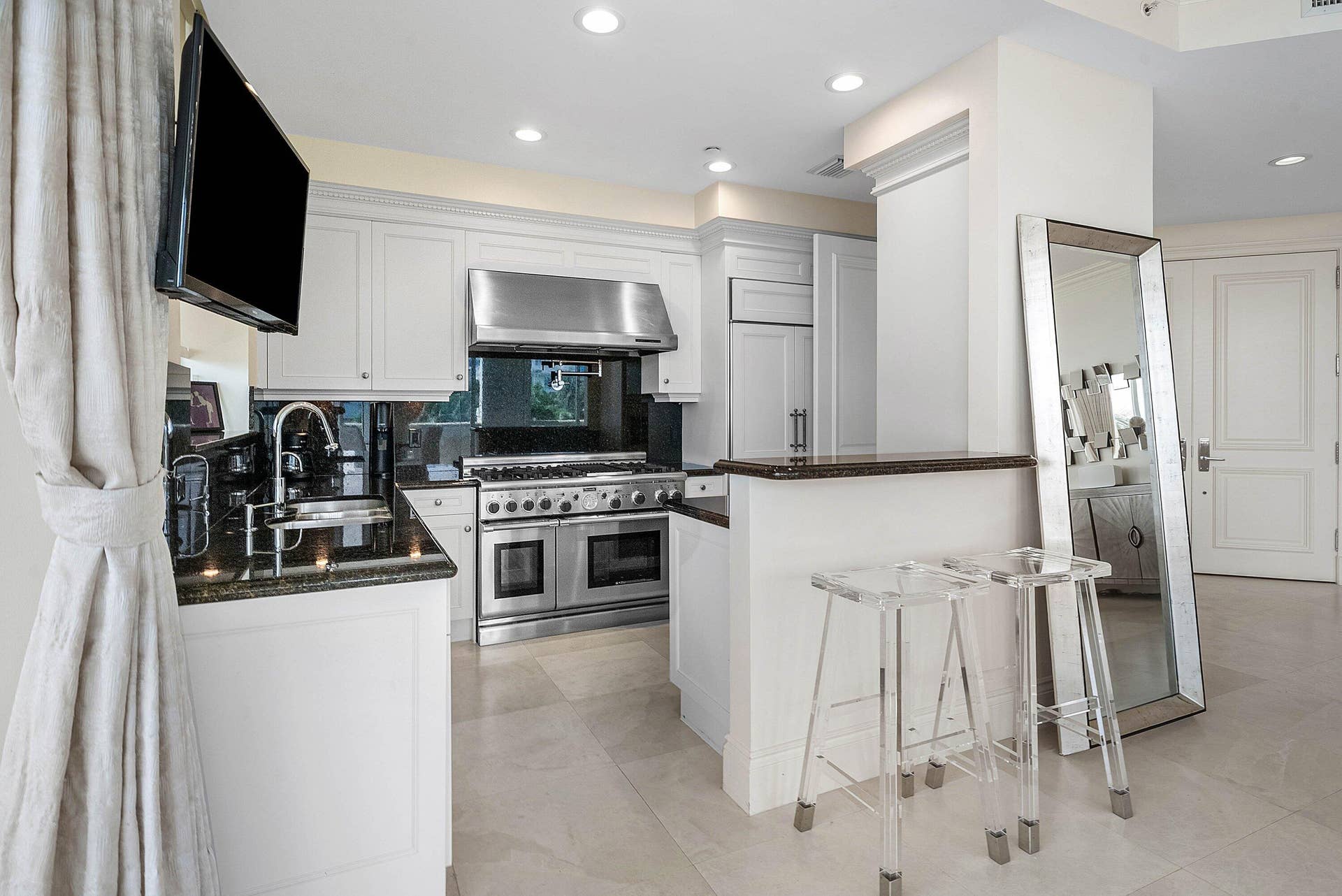 3000 S OCEAN Boulevard, #402, Palm Beach, FL 33480 Open Kitchen