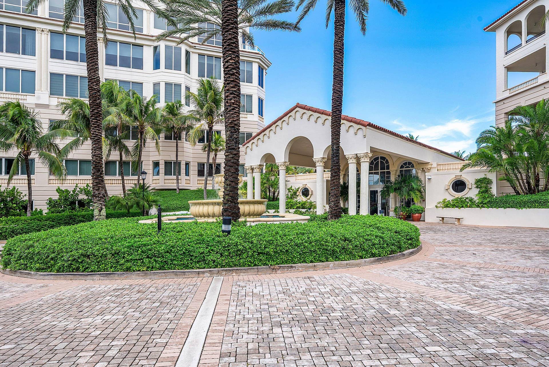 3000 S OCEAN Boulevard, #402, Palm Beach, FL 33480 Manned Gate