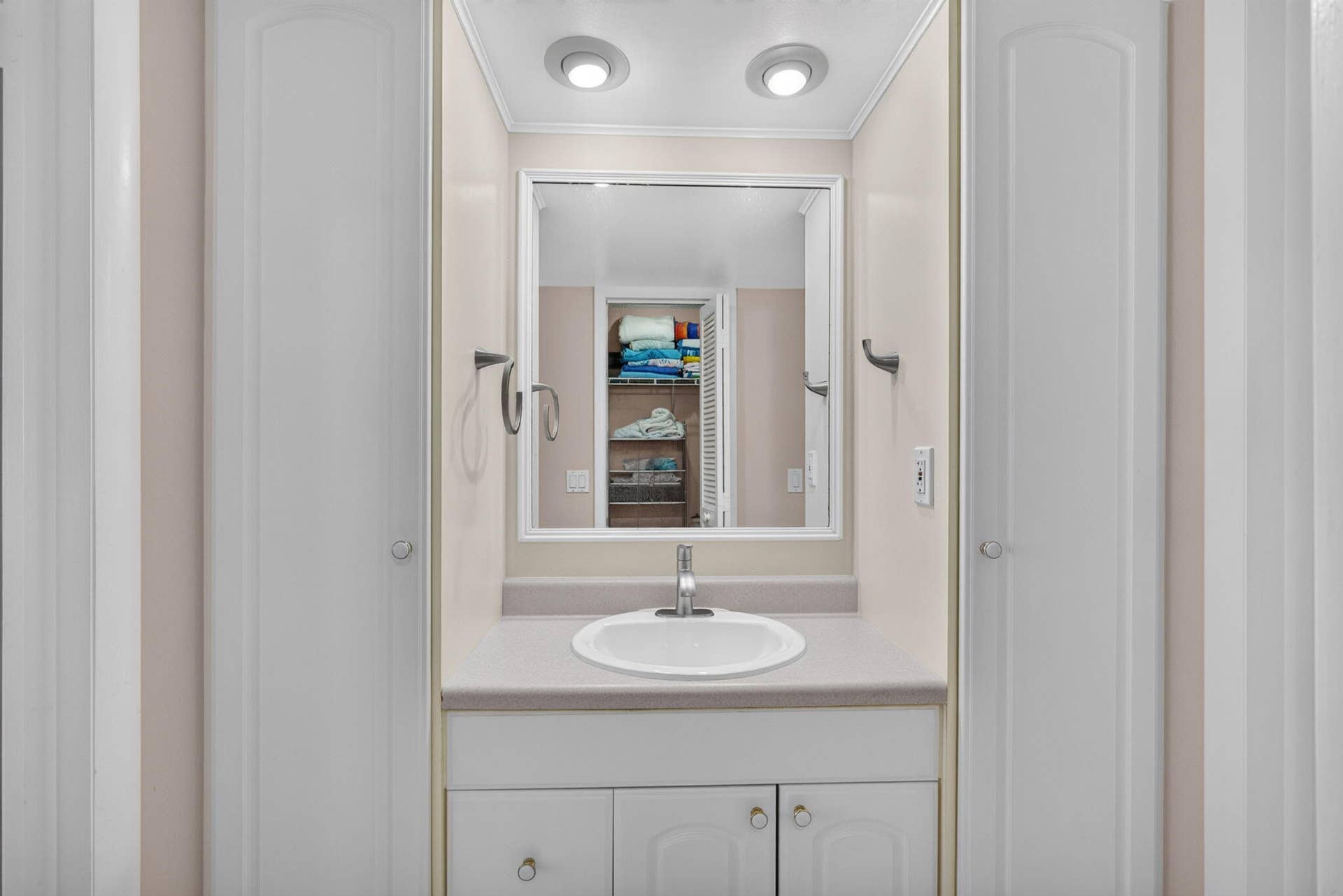 630 OCEAN Drive, #209, Juno Beach, FL 33408 Master Bathroom