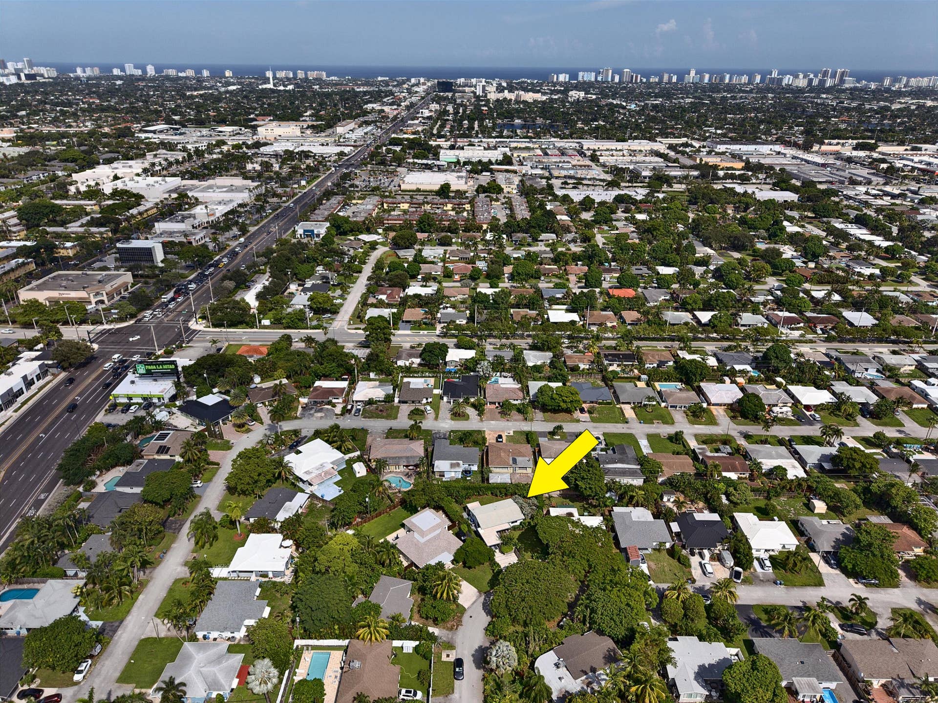 4850 NE 5TH Avenue, Oakland Park, FL 33334 Convenient eastside location, just a few miles to Lauderdale by the Sea, The Beach, Wilton Manors and downtown Fort Lauderdale.
