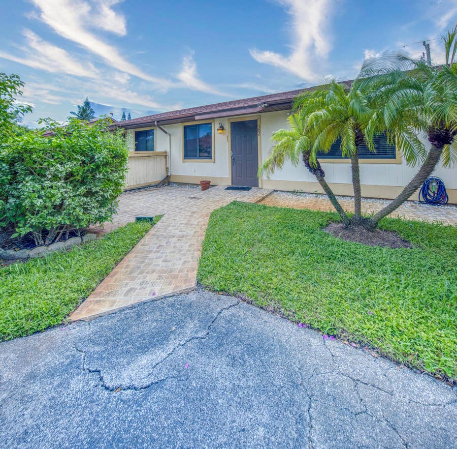 Property photo for 815 ANDREW REDDING Road, #302, Lantana, FL
