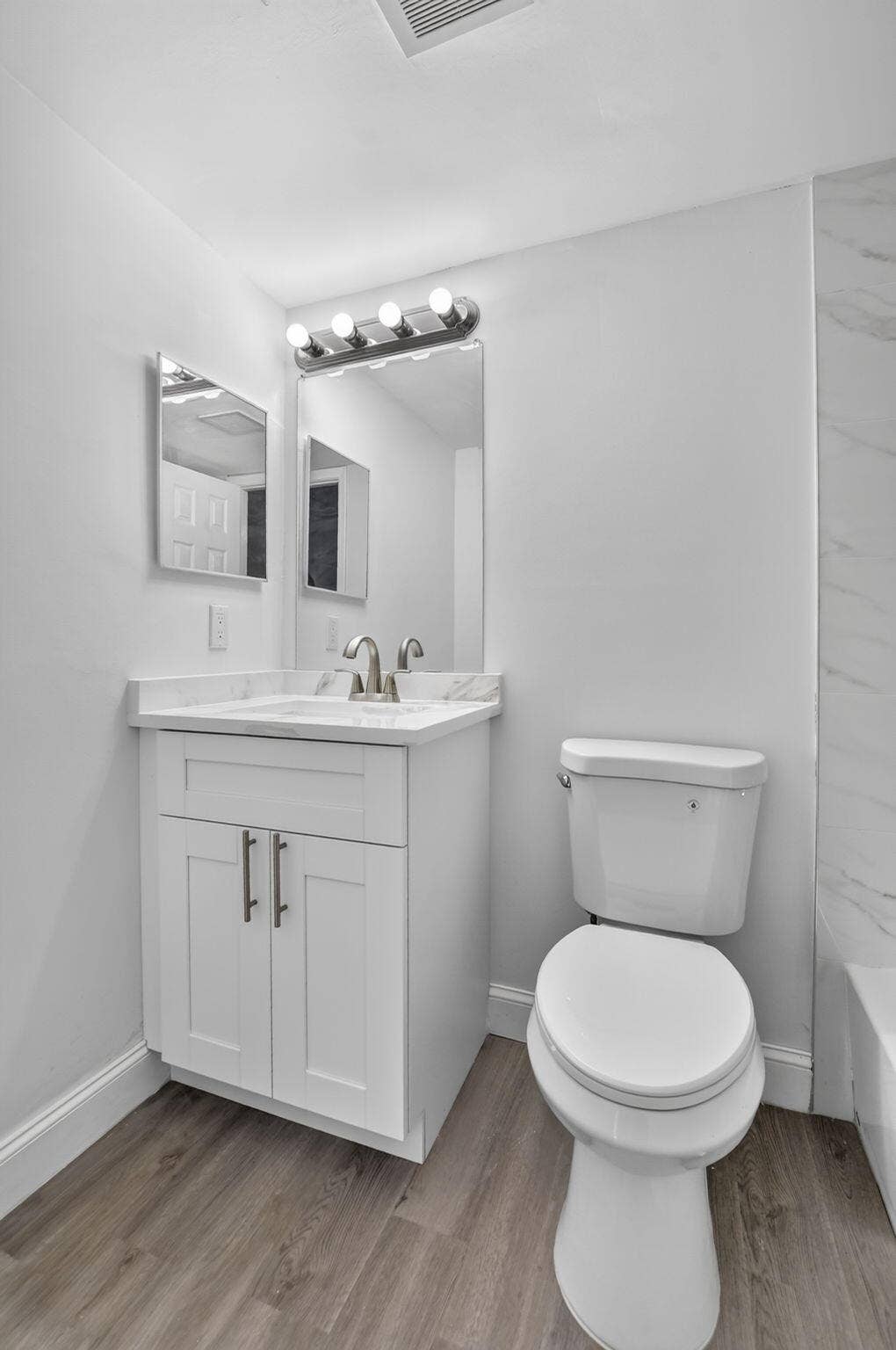 1038 Berkshire B, Deerfield Beach, FL 33442 Primary Bathroom