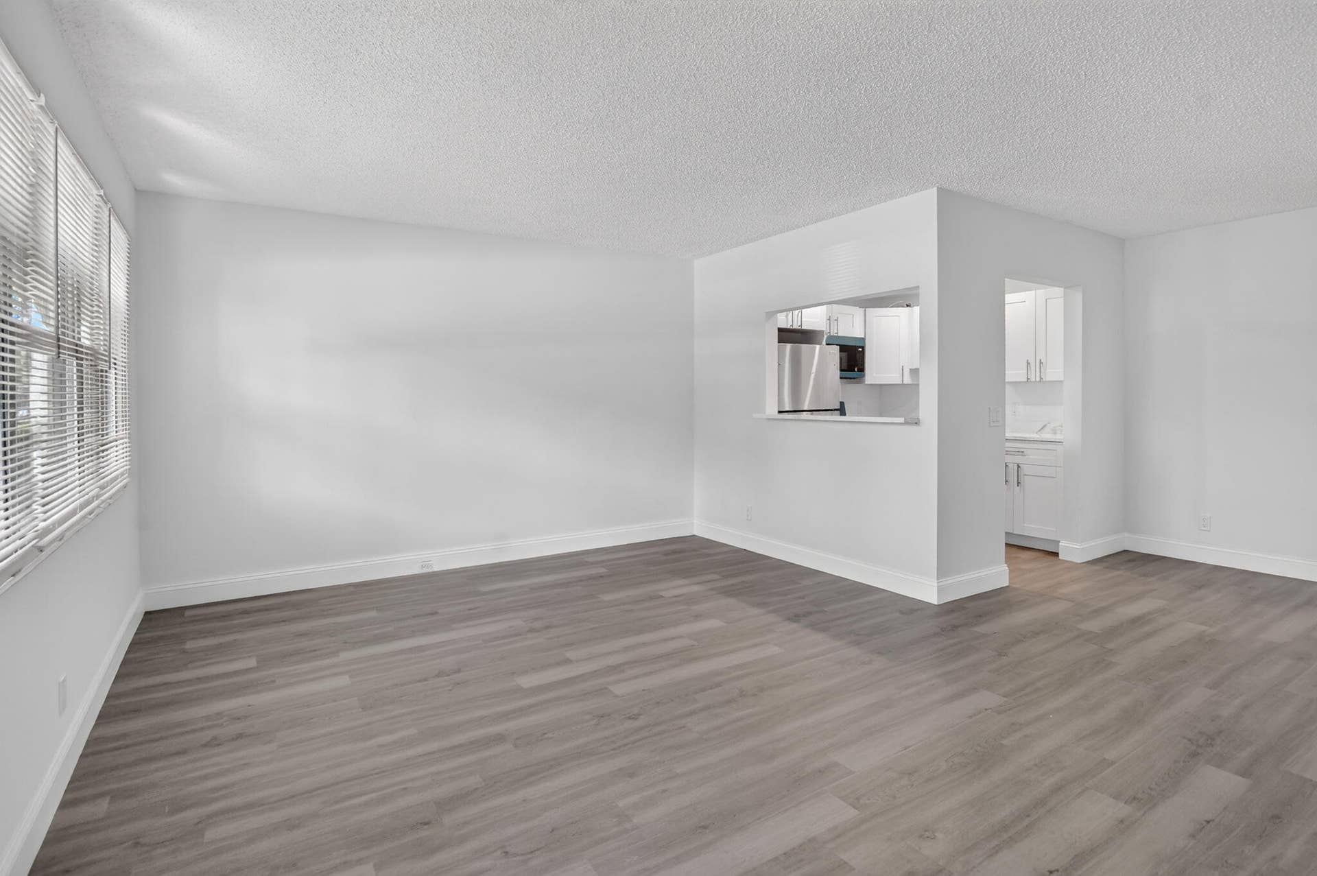 1038 Berkshire B, Deerfield Beach, FL 33442 Living/dining room