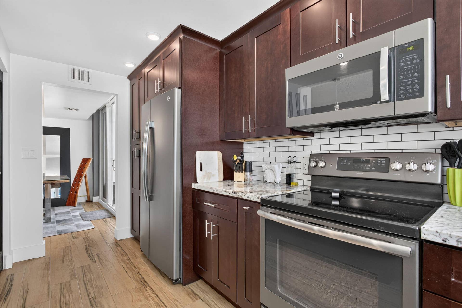 1370 S OCEAN Boulevard, #1705, Pompano Beach, Pompano Beach, FL 33062 Stainless appliances