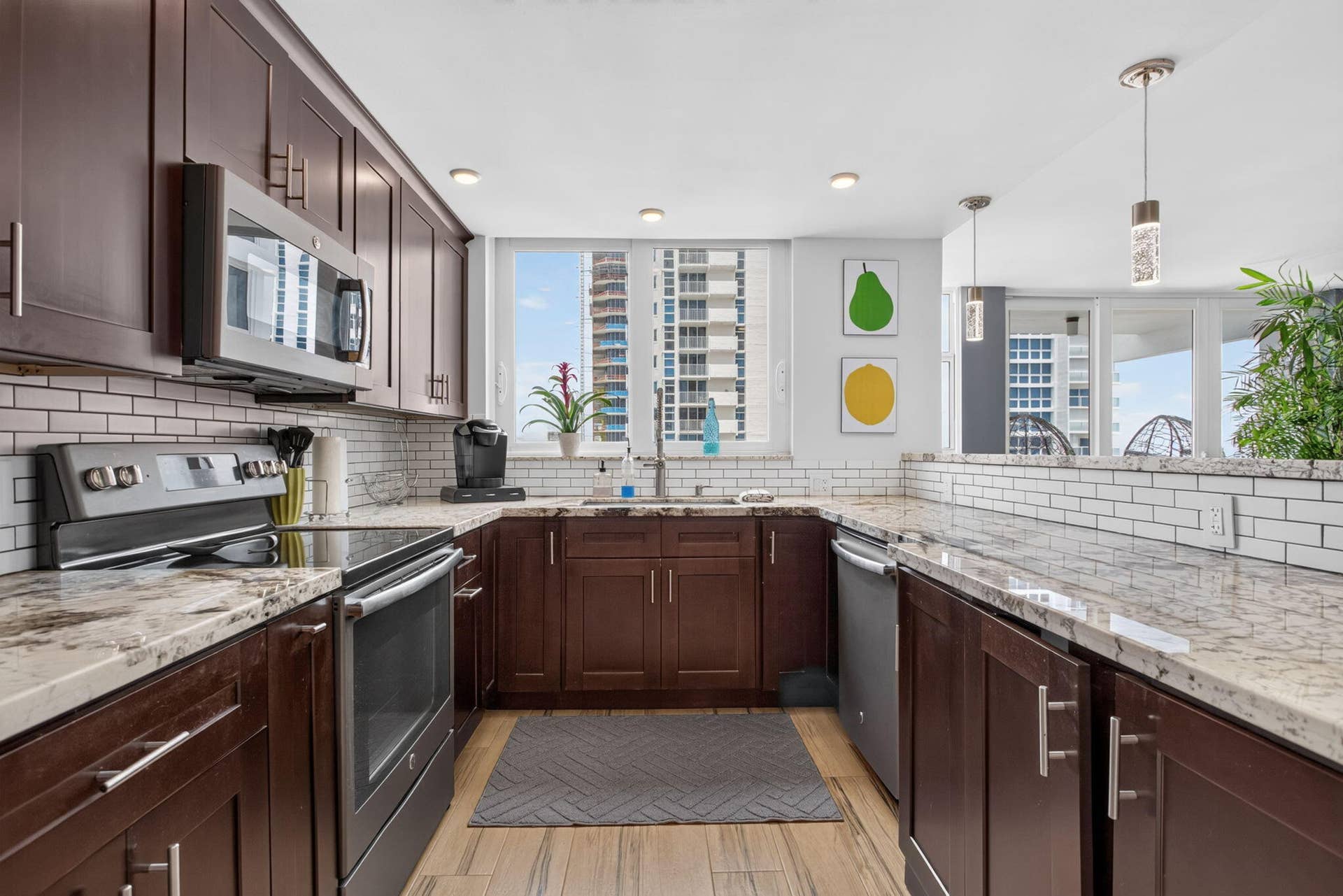 1370 S OCEAN Boulevard, #1705, Pompano Beach, Pompano Beach, FL 33062 Large kitchen