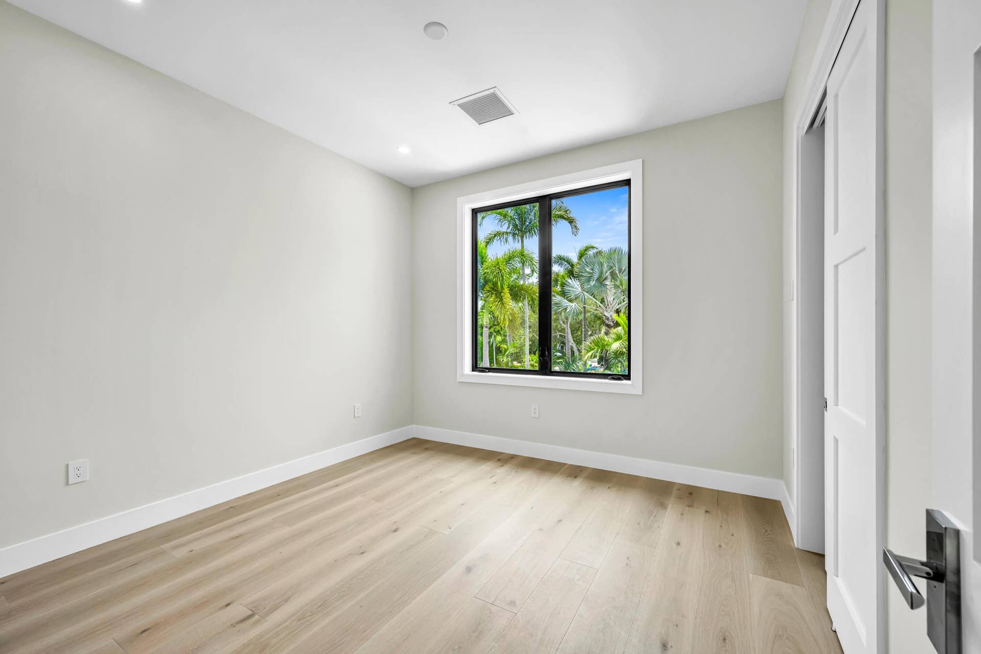 445 NE 11TH AVE-57