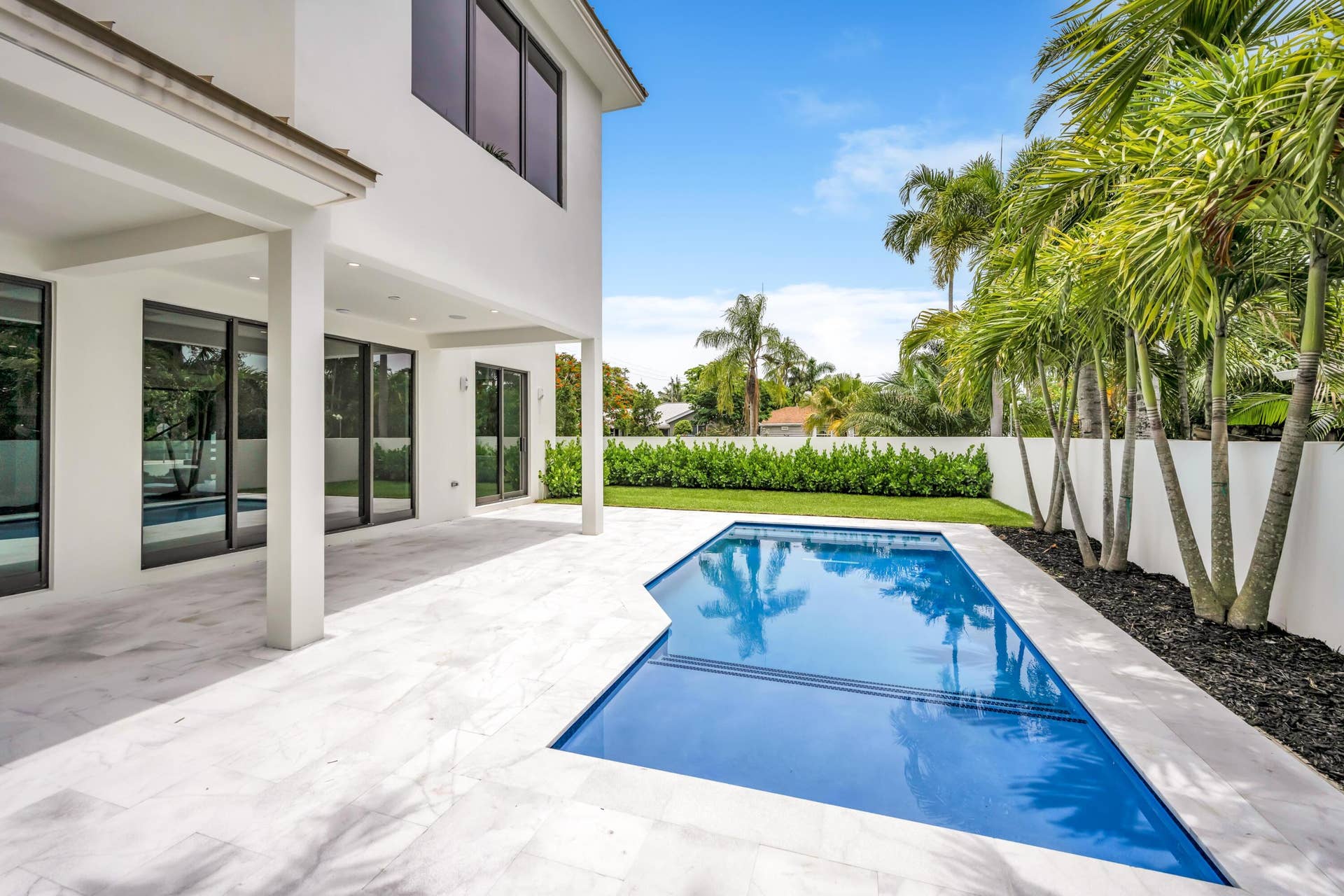 445 NE 11TH AVE-27