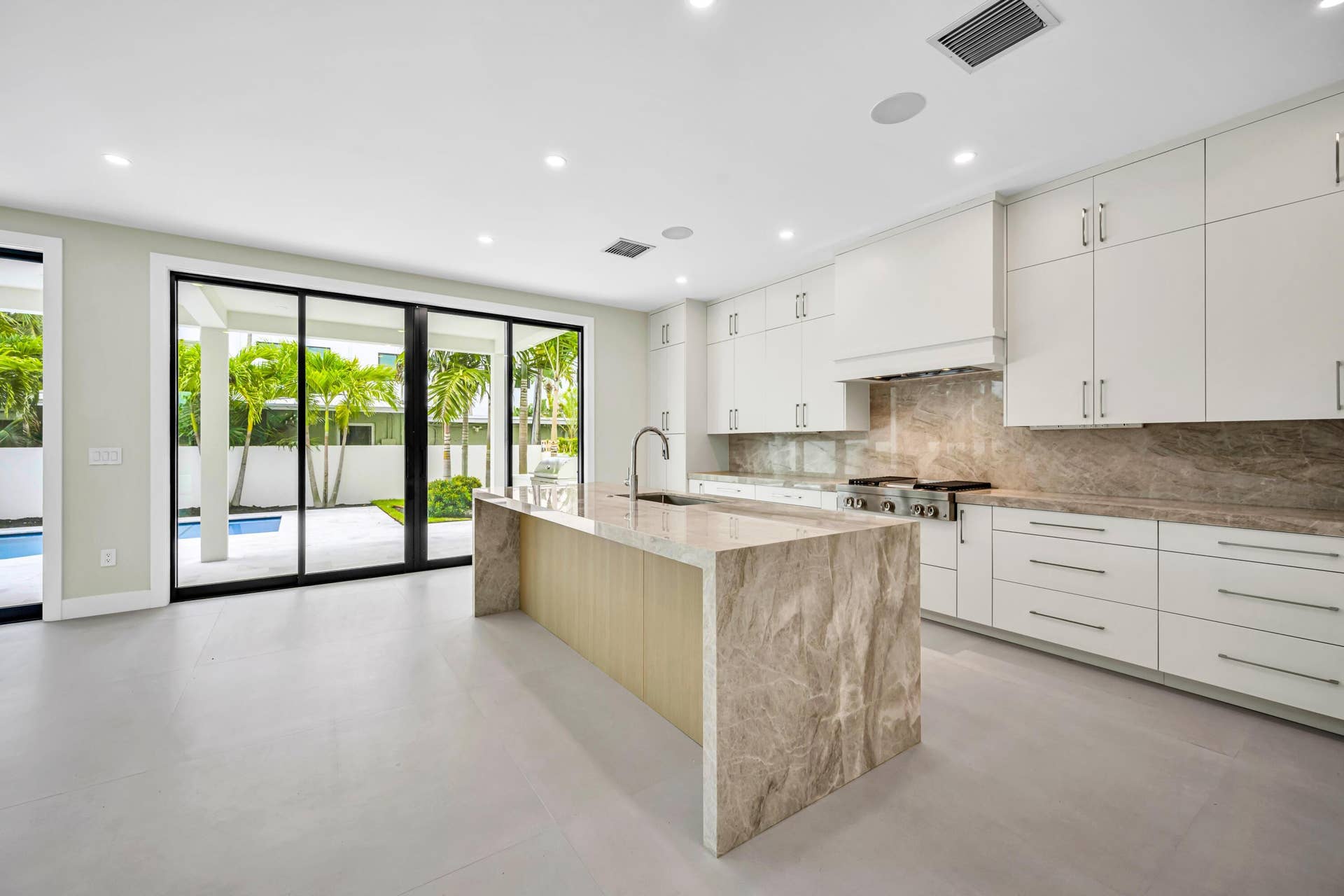 445 NE 11TH AVE-15