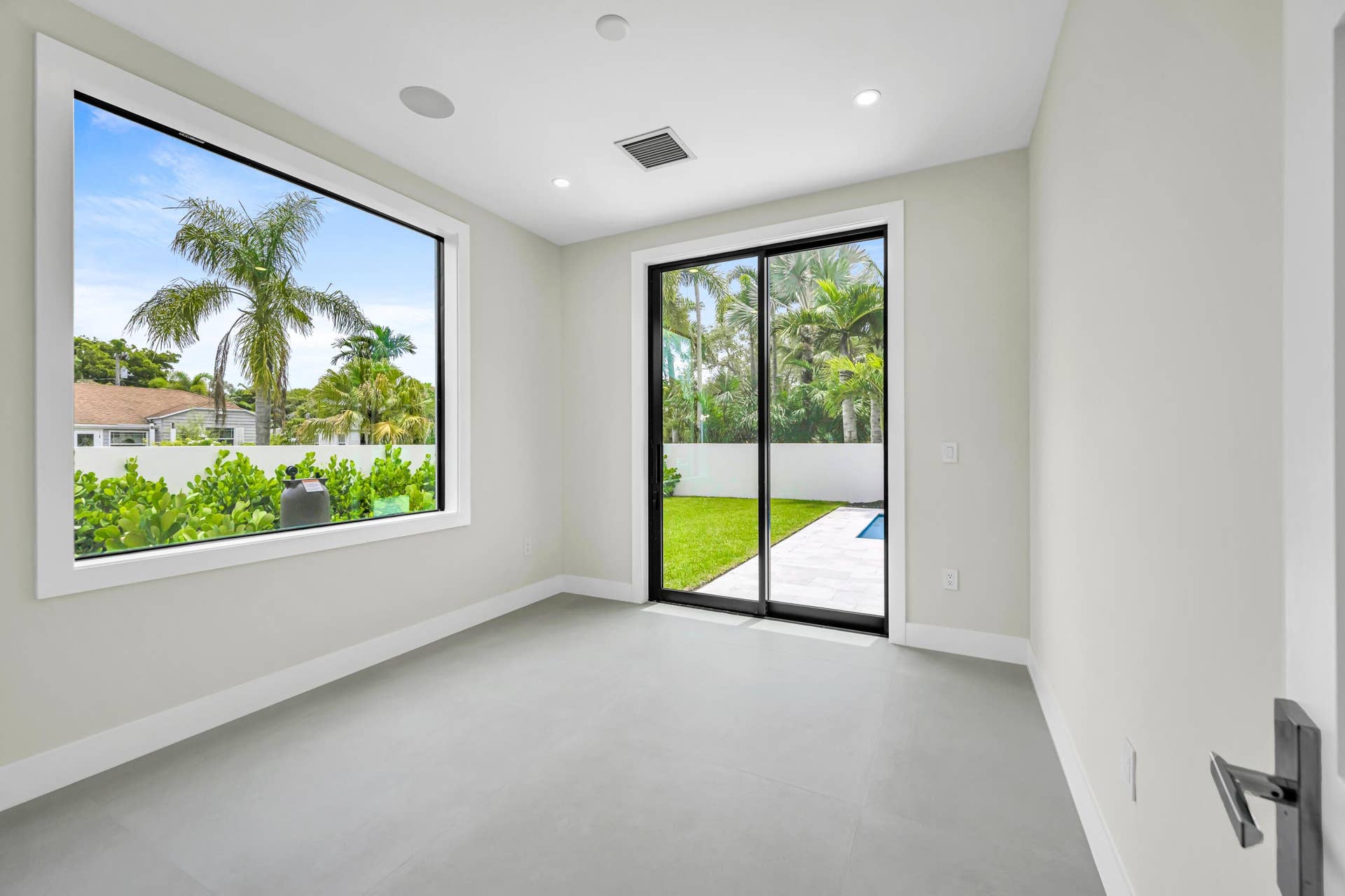445 NE 11TH AVE-32