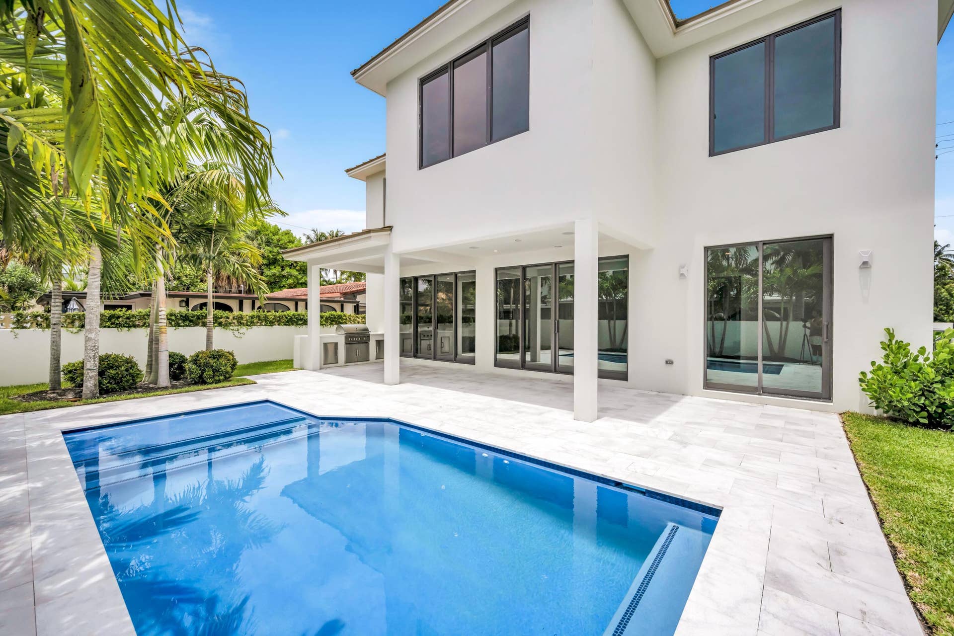 445 NE 11TH AVE-23