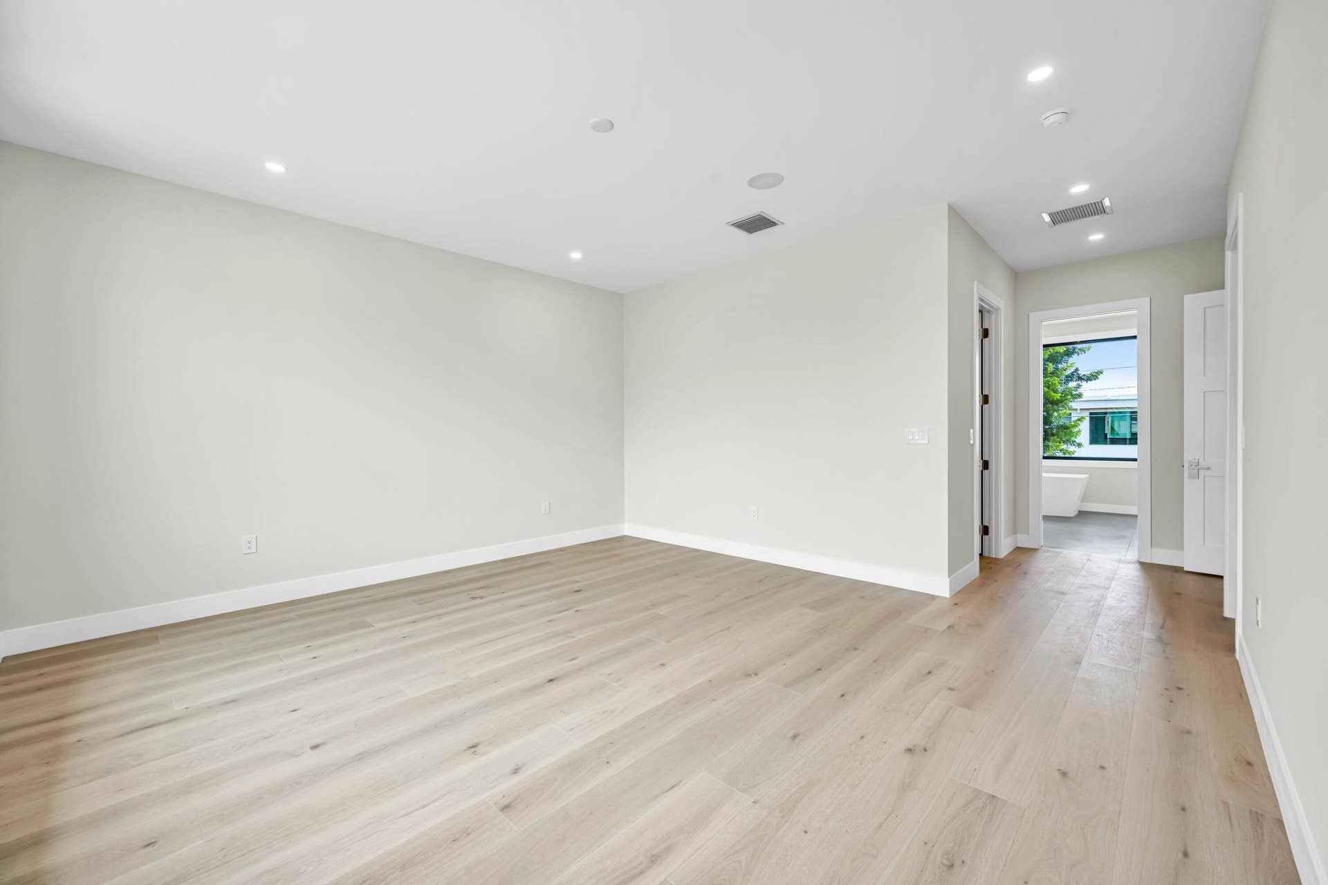 445 NE 11TH AVE-41